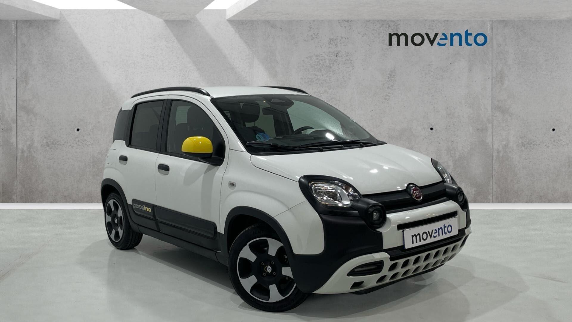 FIAT Panda (1.0 Hybrid Pandina 51 kW (70 CV)) en Barcelona