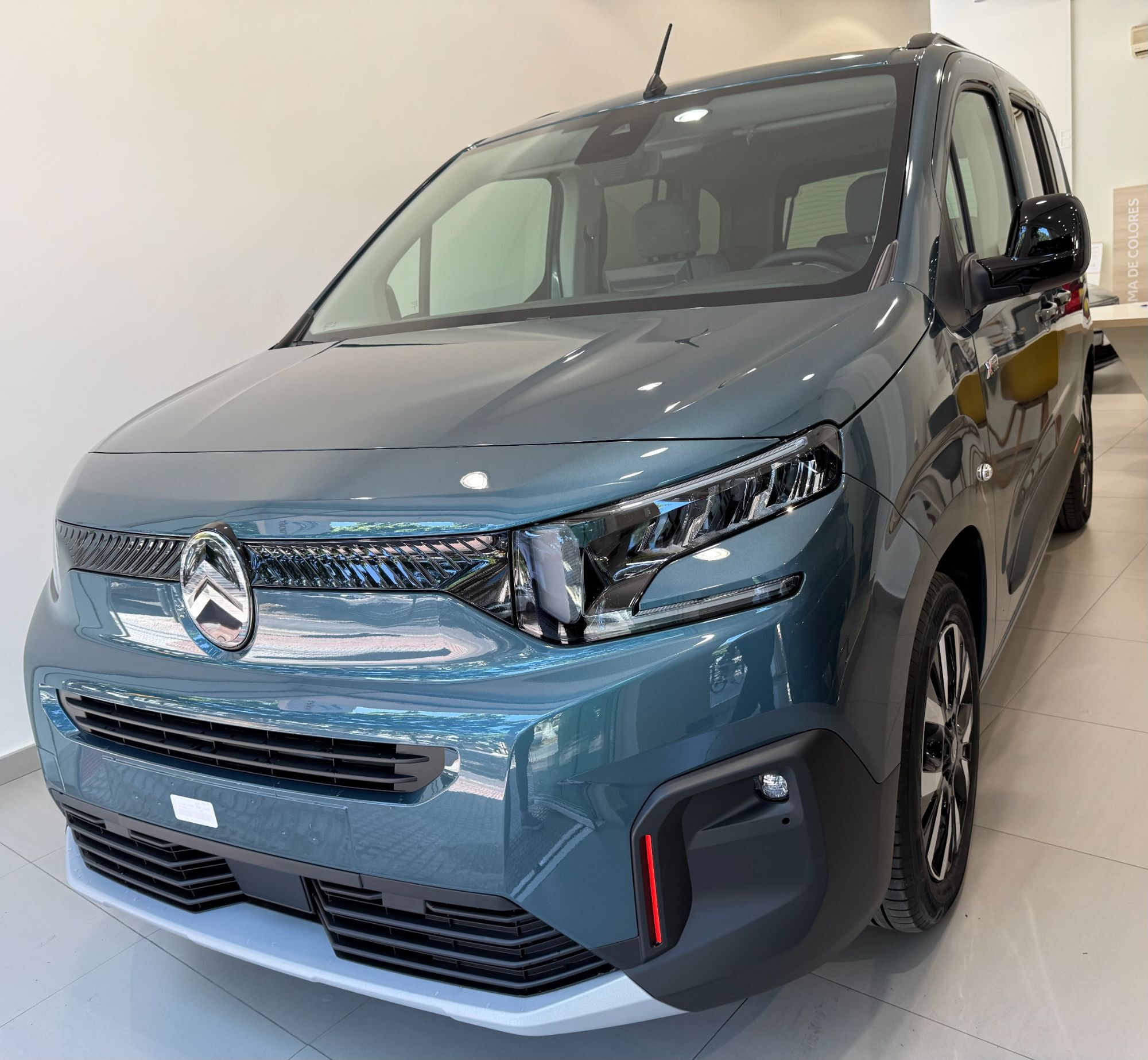 CITROEN Berlingo (BlueHDi S&S Talla M Max 130 EAT8) en Málaga