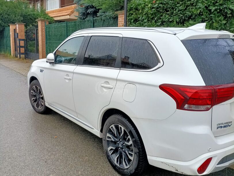 Foto del MITSUBISHI Outlander PHEV Kaiteki 4WD