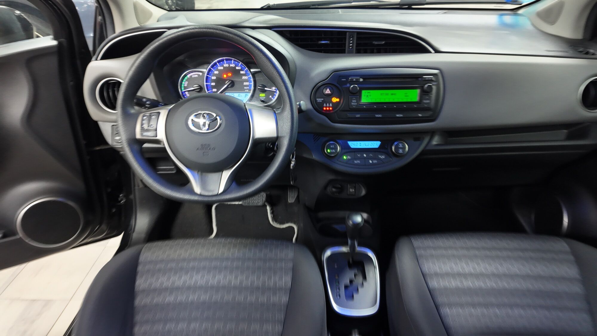 Foto del TOYOTA Yaris 100H 1.5 Advance