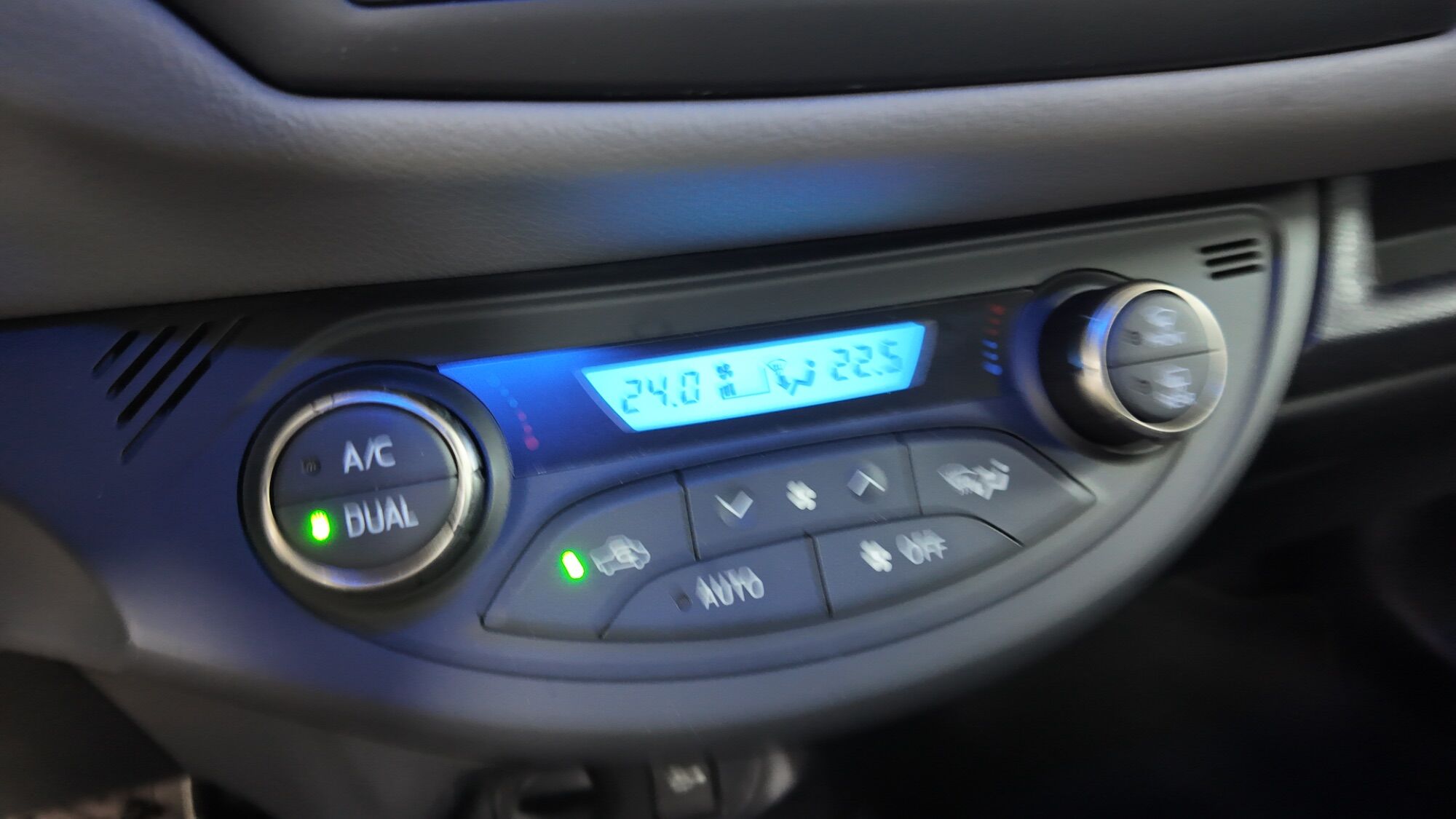 Foto del TOYOTA Yaris 100H 1.5 Advance