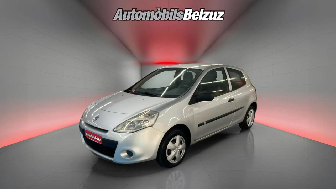 RENAULT Clio (1.2 Authentique 55 kW (75 CV)) en Barcelona