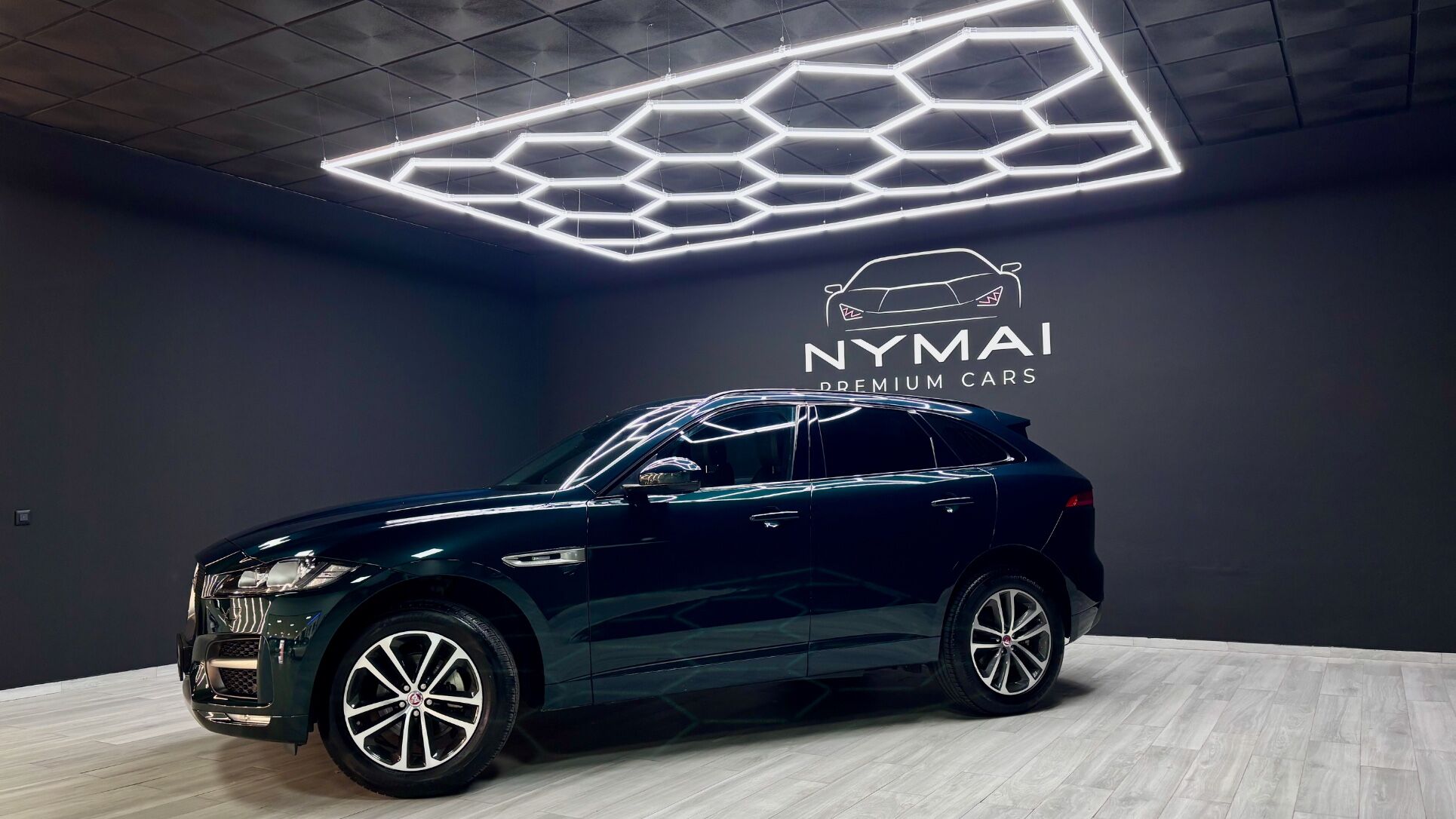 Foto del JAGUAR F-Pace 2.0i4D R-Sport Aut. AWD 180