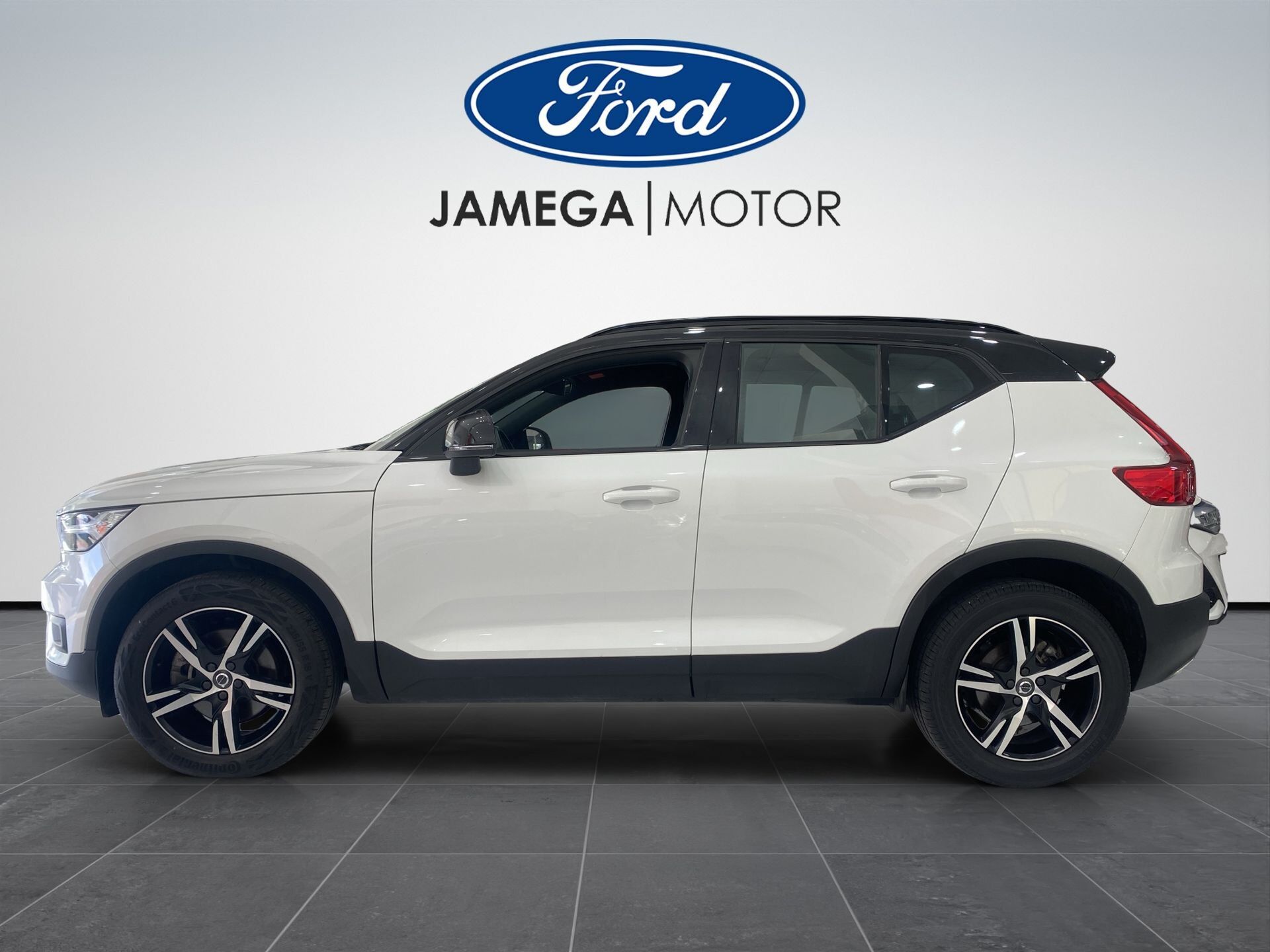 Imagen 3 de VOLVO XC40