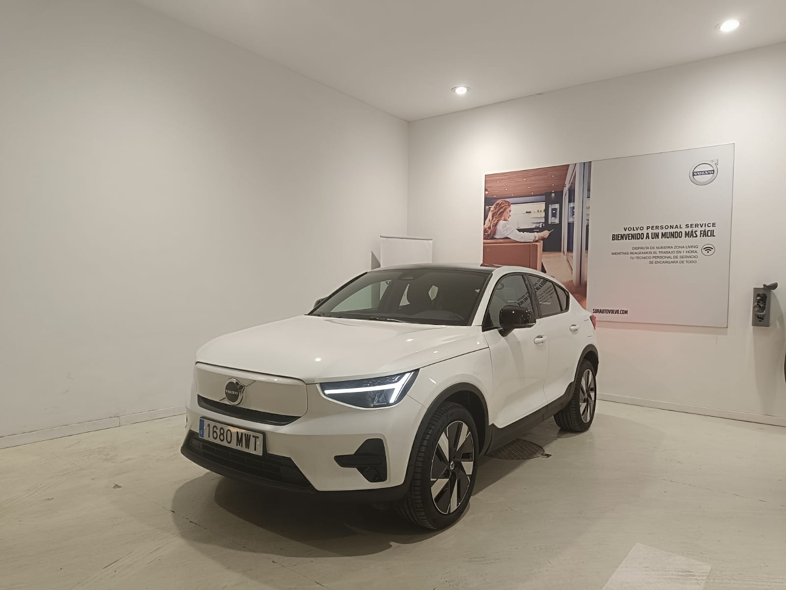 VOLVO EC40 (BEV 82KWH EXTENDED RANGE RECHARGE PLUS 252 5P) en Cádiz