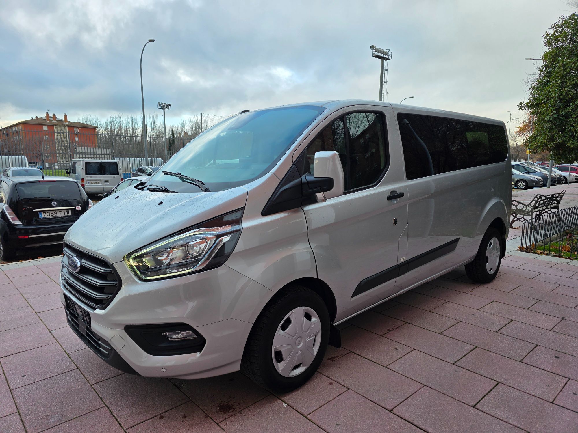 Foto del FORD Transit Custom FT 320 L2 Kombi 2.0 Ecoblue Trend 136
