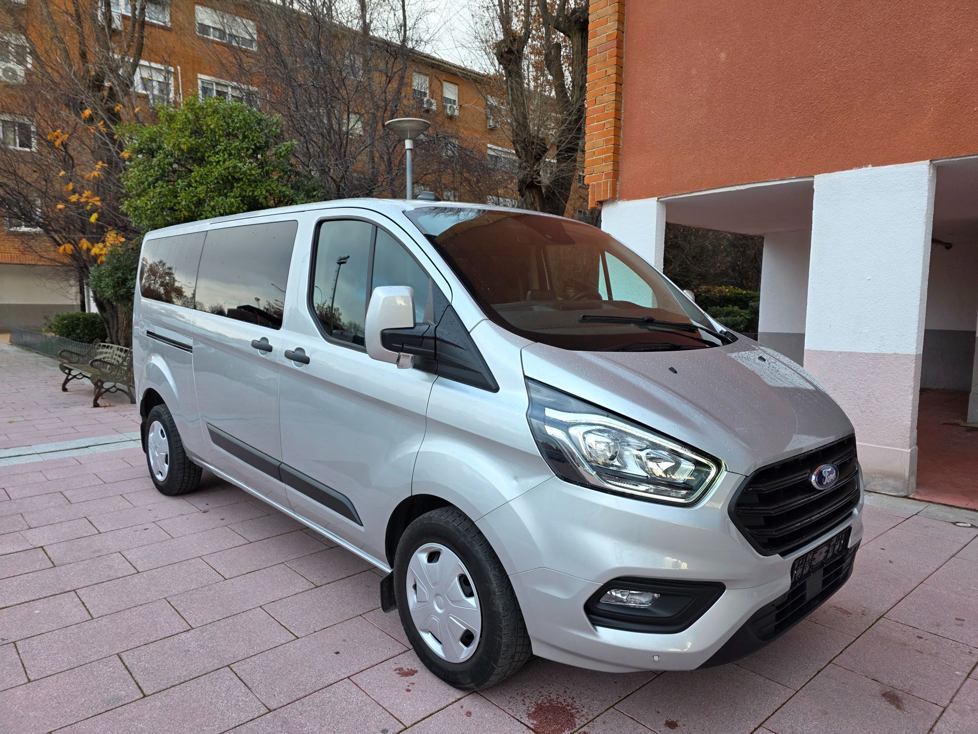 Foto del FORD Transit Custom FT 320 L2 Kombi 2.0 Ecoblue Trend 136