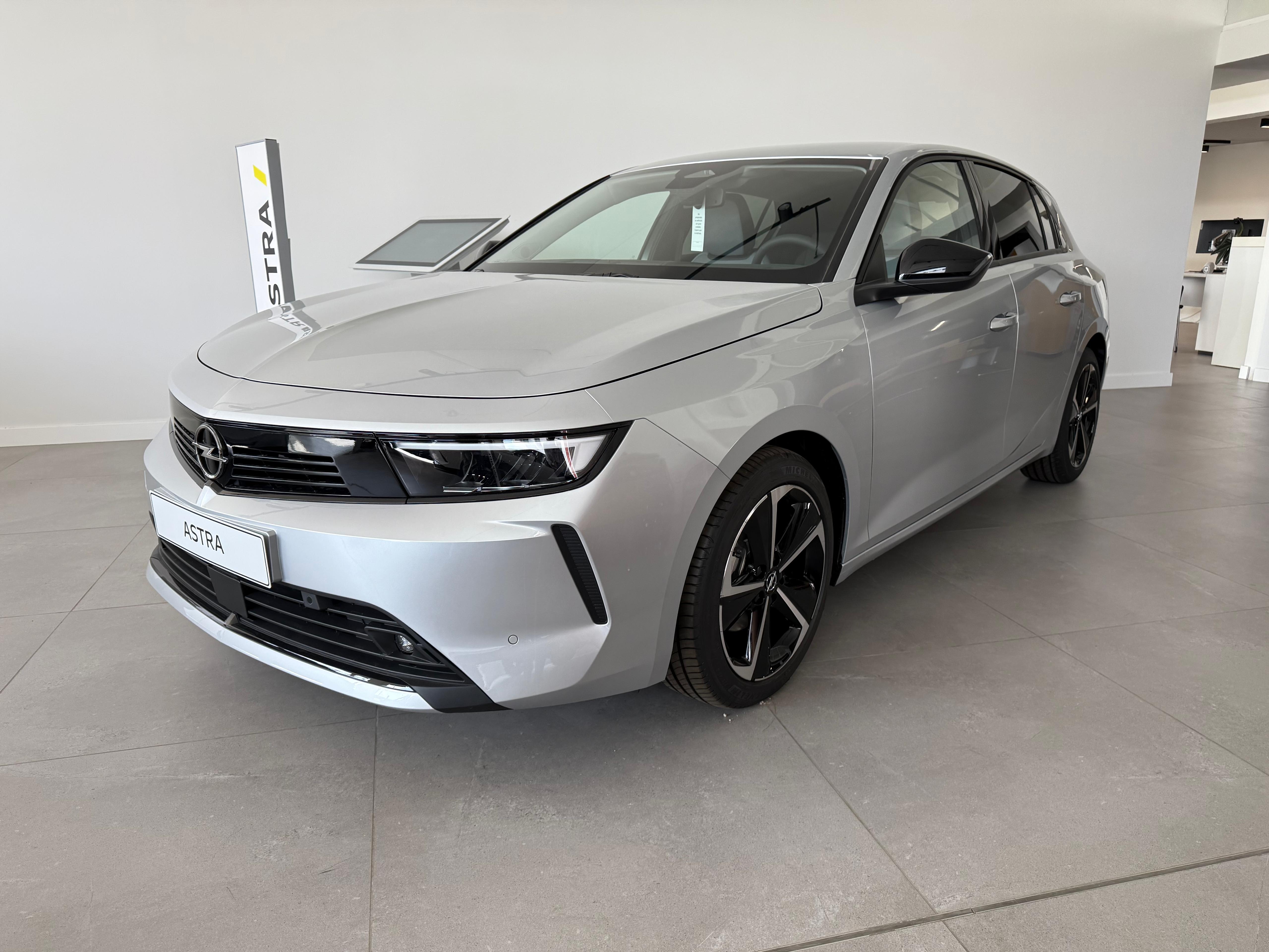 OPEL Astra (1.2T XHL 81KW TECH EDITION 5P) en Badajoz