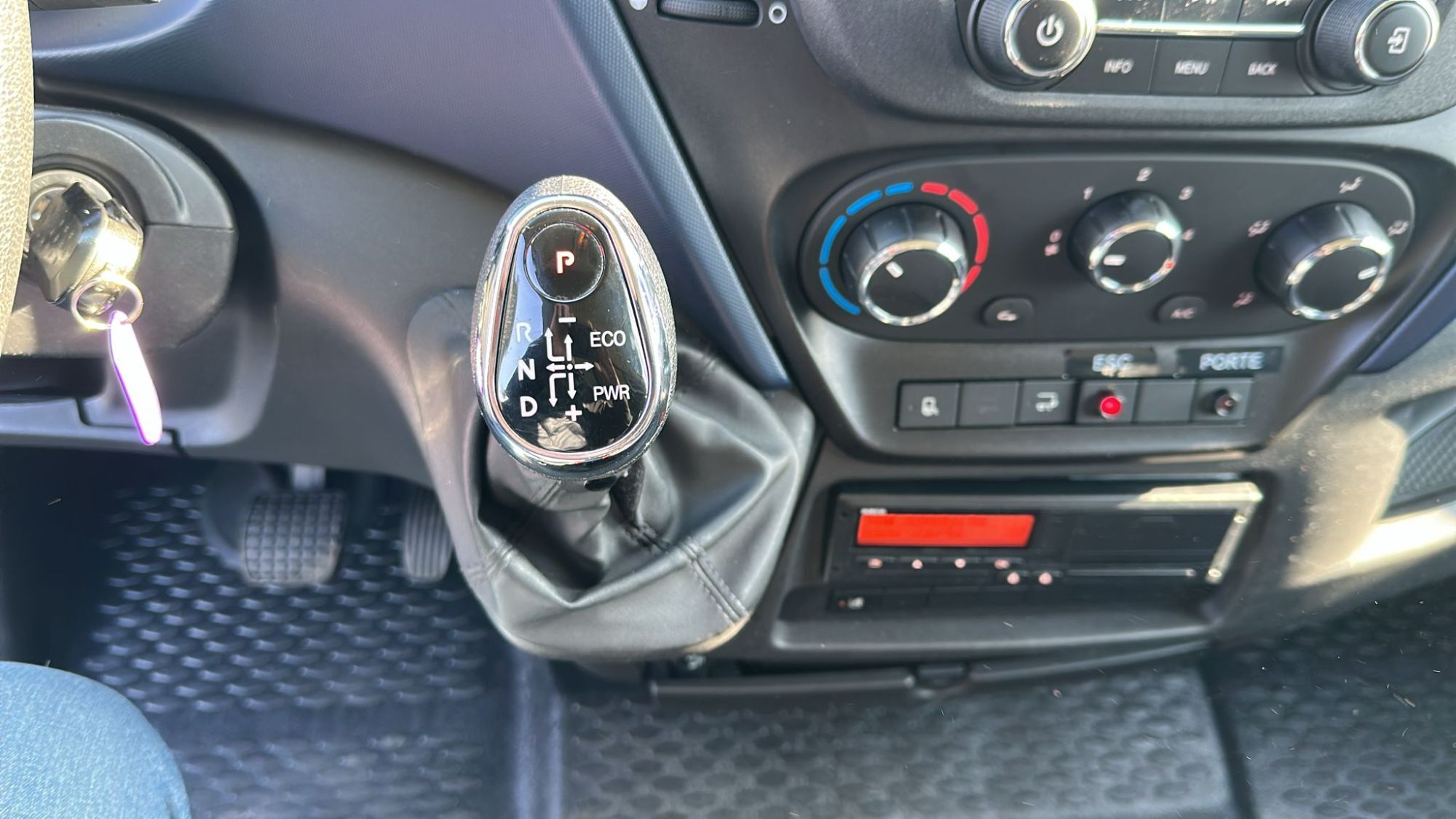 Foto del IVECO Daily Furgón 35S18 V 3520L H3 13.4 180