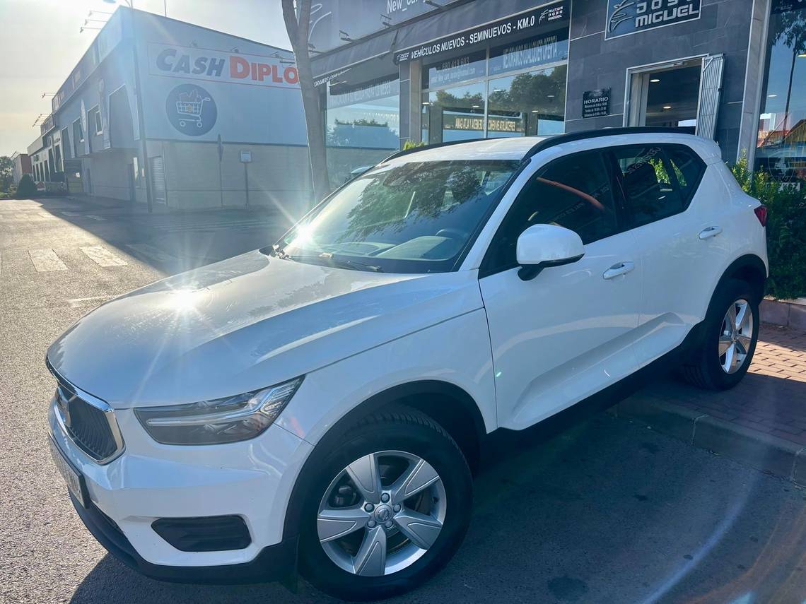 VOLVO XC40 (1.5 T2 Momentum Core) en Jaén