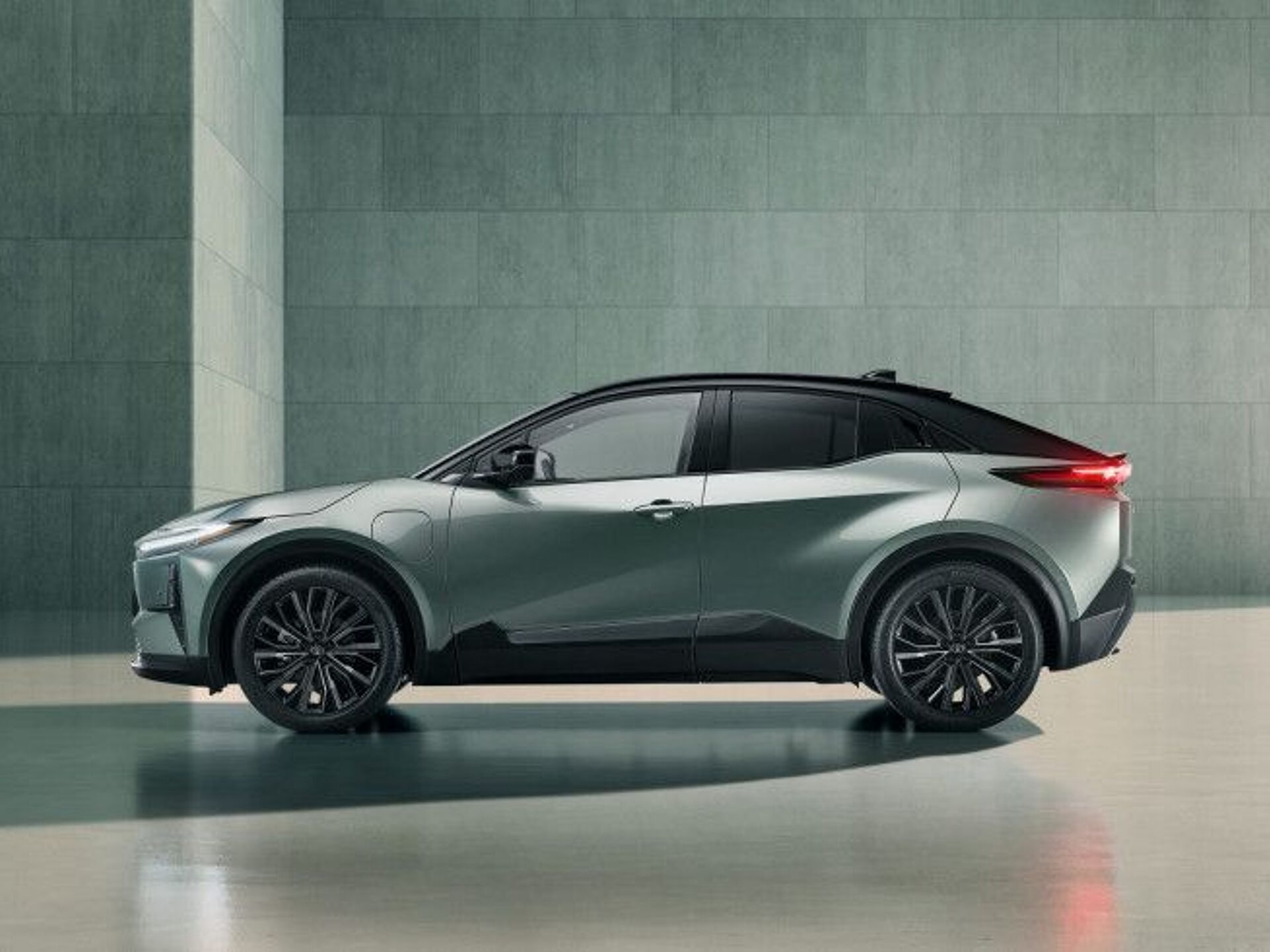 Imagen 1 de TOYOTA C-HR plus