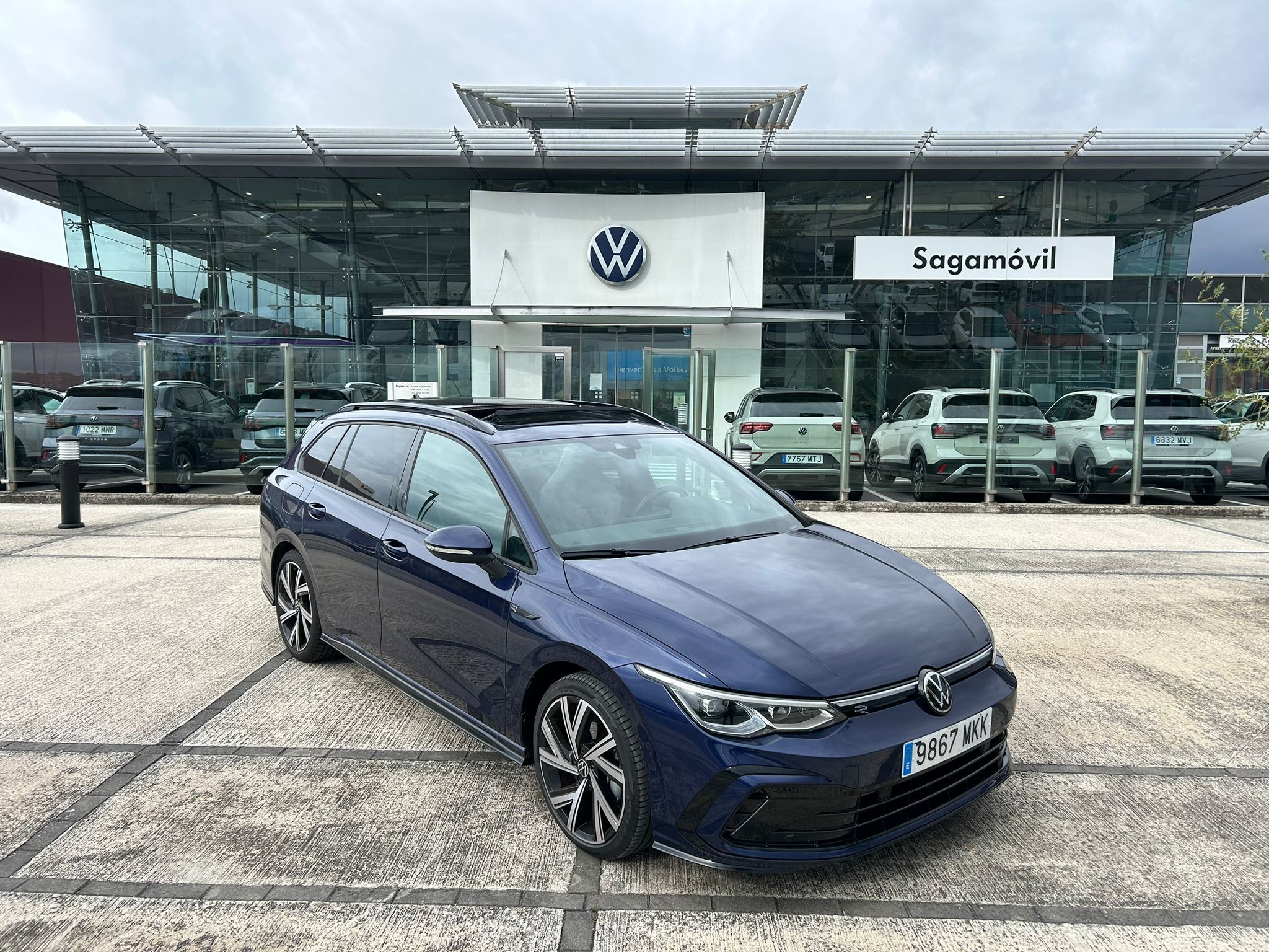 VOLKSWAGEN Golf Variant 1.5 eTSI R-Line DSG 96kW