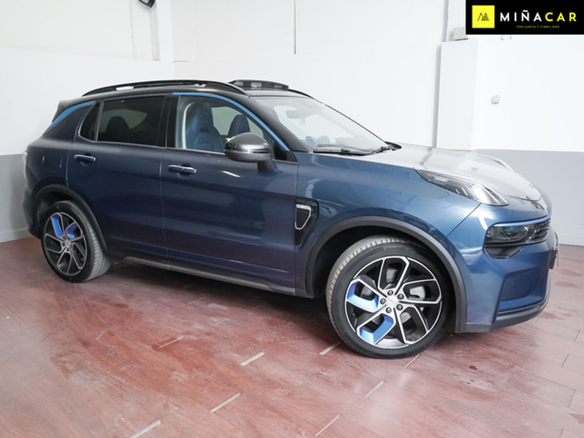 Imagen 2 de LYNK & CO 01