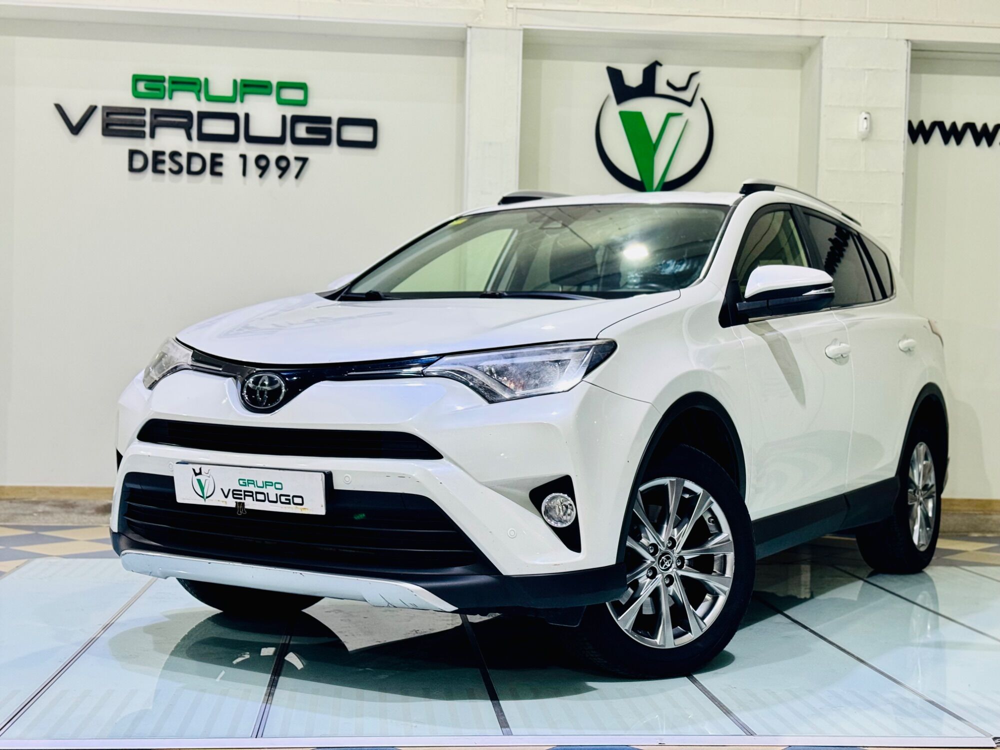 TOYOTA RAV-4 (150D Advance 2WD) en Sevilla