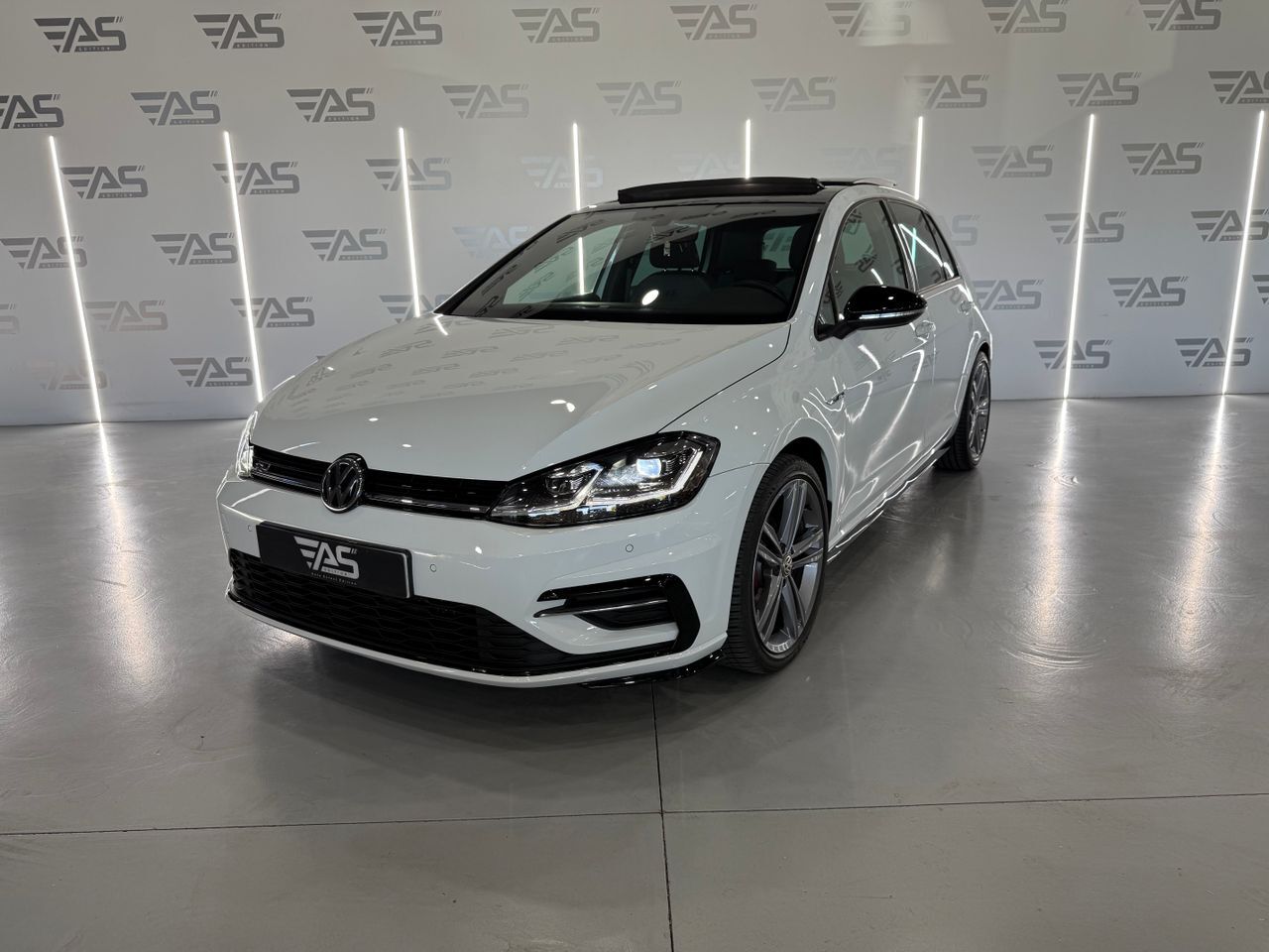 VOLKSWAGEN Golf (Sport R-Line 1.5 TSI 110kW (150CV) DSG) en Girona