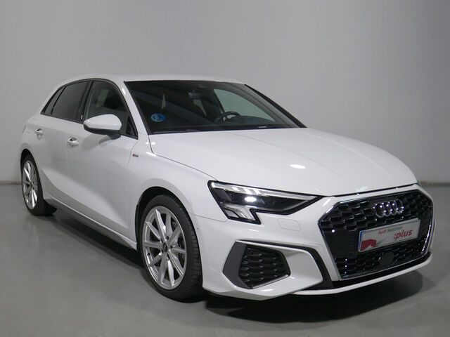 AUDI A3 (Black line edition 35 TFSI 110 kW (150 CV) S tronic) en León