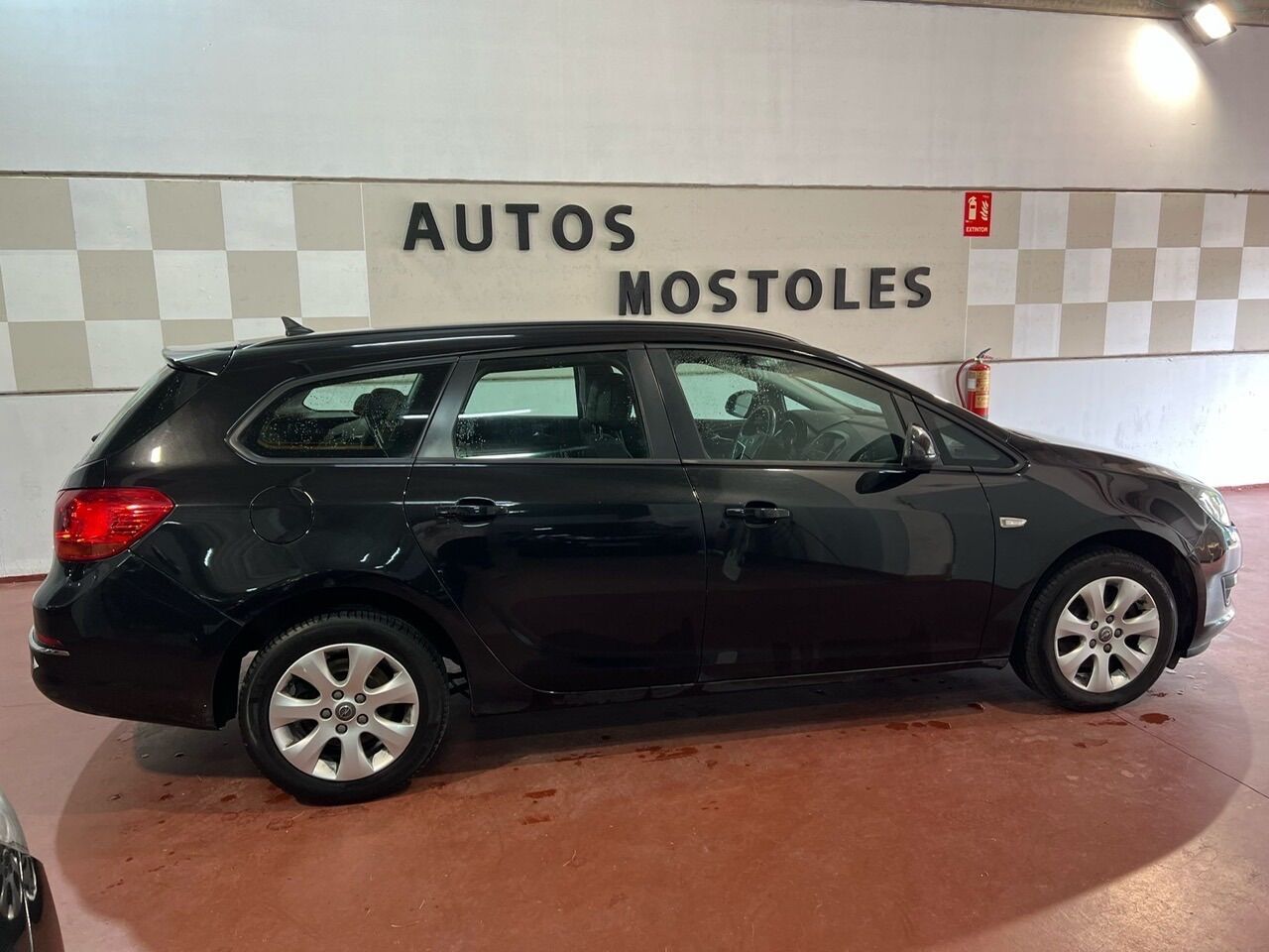 OPEL Astra (ST 1.6CDTi S-S Excellence 110) en Madrid