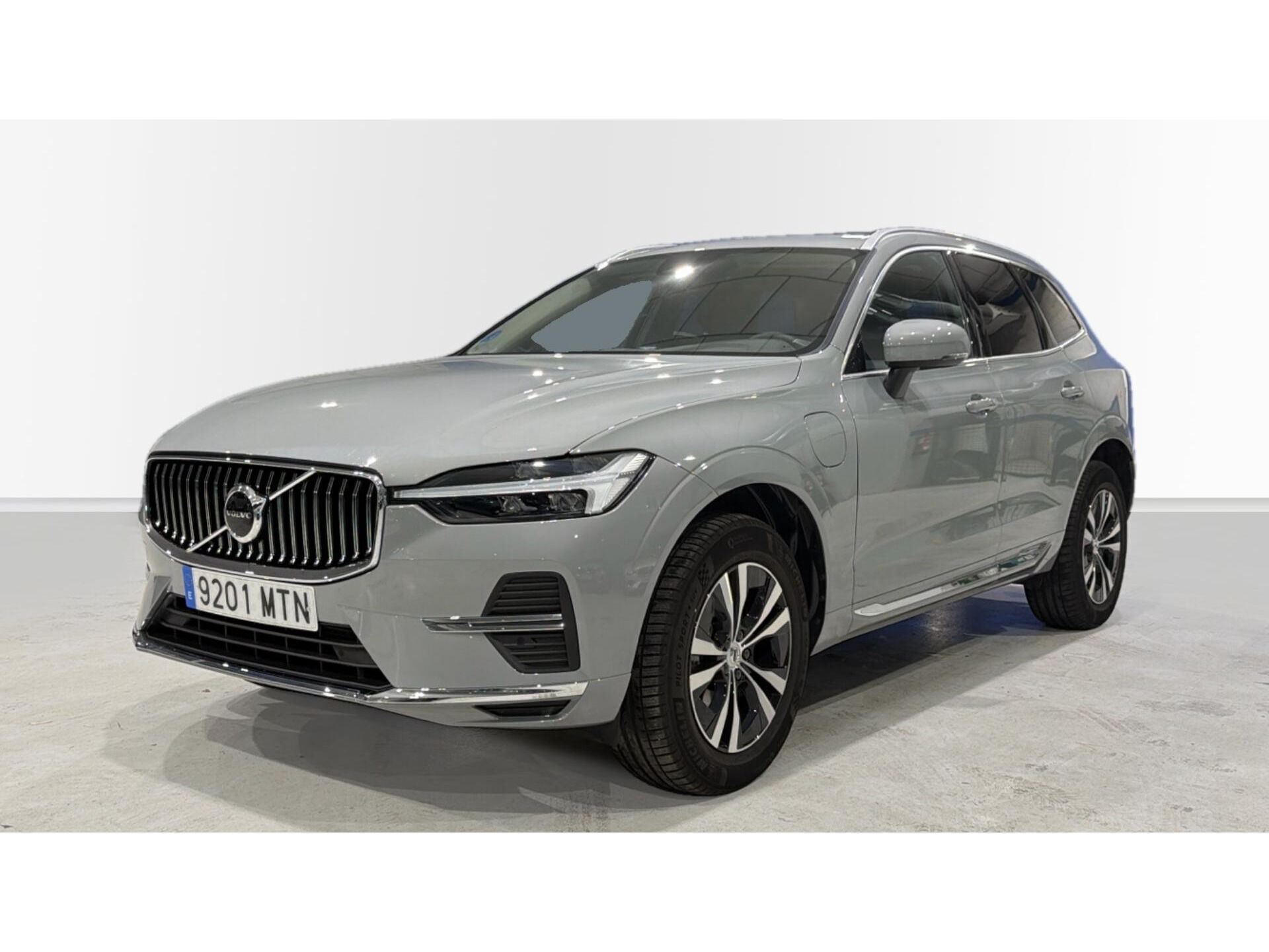 VOLVO XC60 (T6 Recharge Core AWD Auto 257 kW (350 CV)) en Madrid