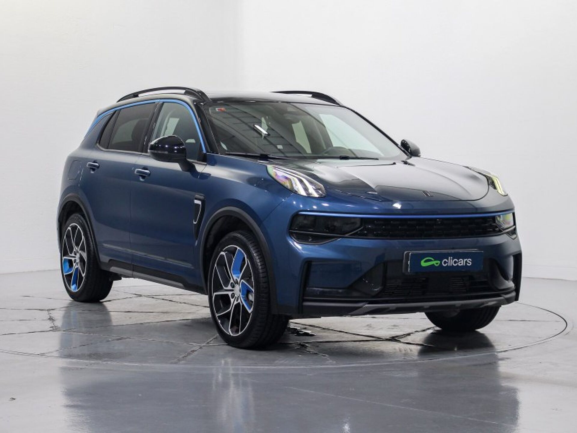 Imagen 3 de LYNK & CO 01