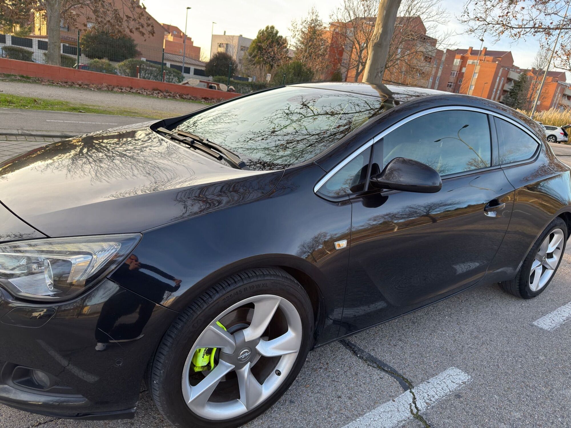 Foto del OPEL Astra GTC 1.4 T S-S Sportive