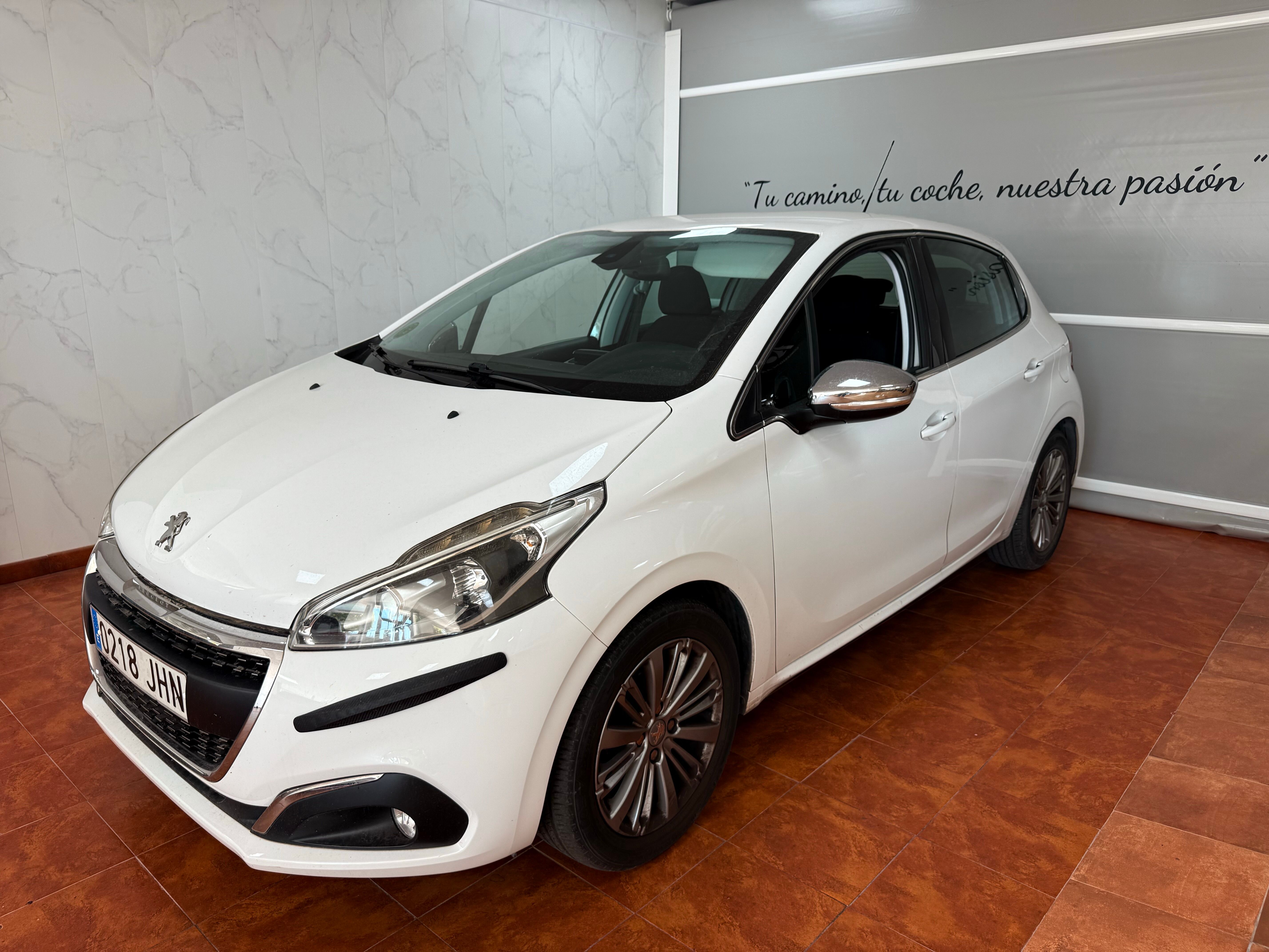 PEUGEOT 208 (5P ALLURE 1.2L PureTech 82) en Almería