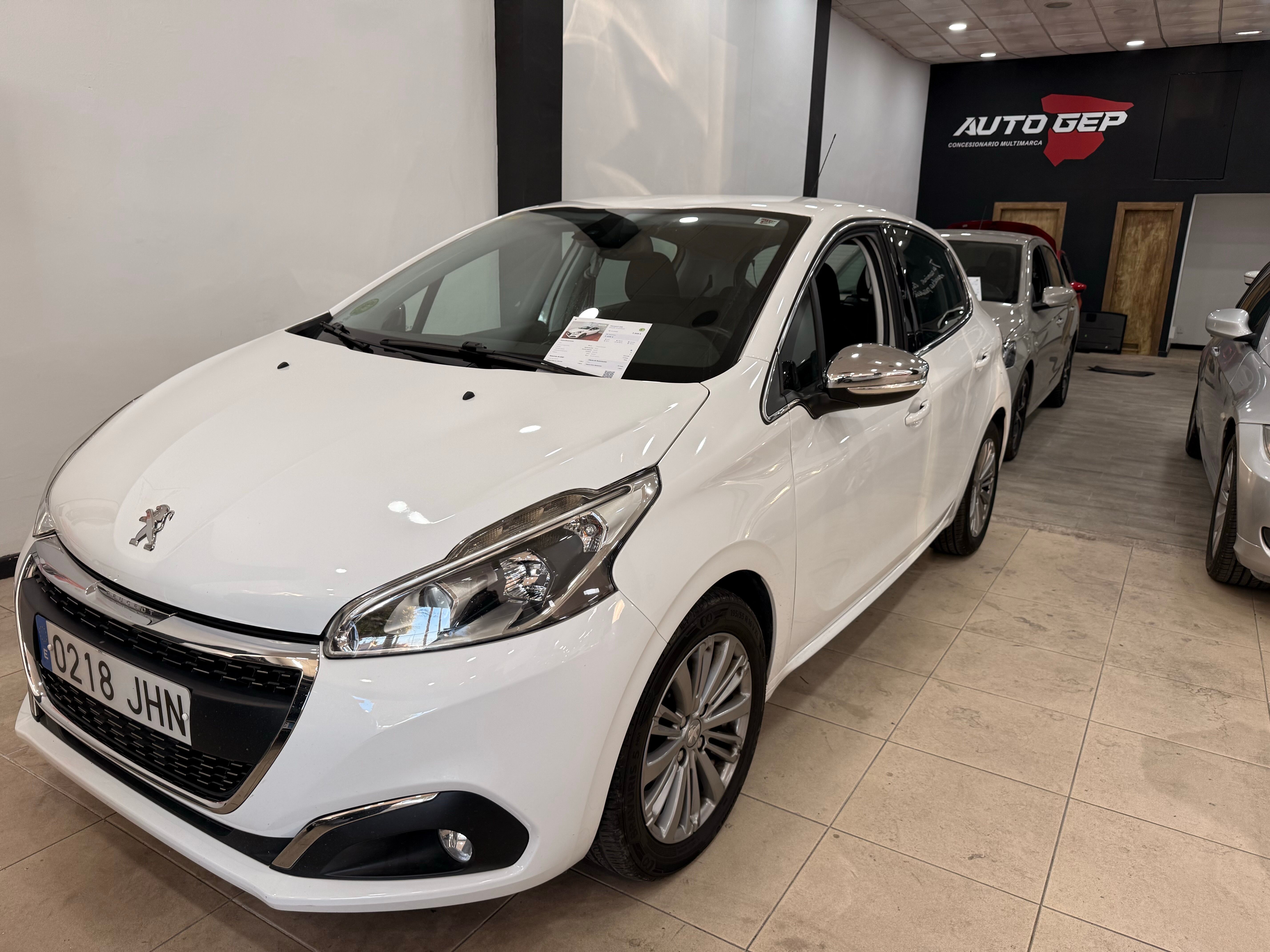 PEUGEOT 208 (5P ALLURE 1.2L PureTech 82) en Almería