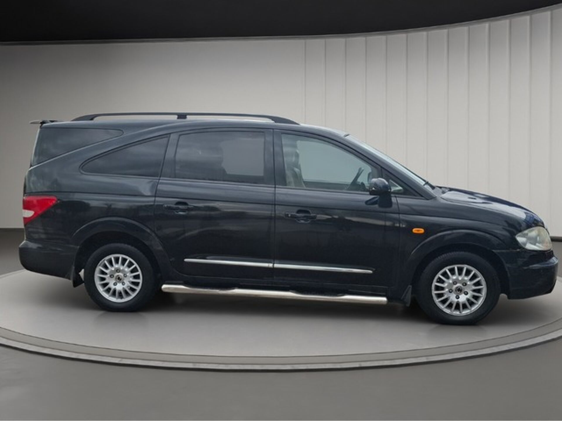 Imagen 3 de SSANGYONG KGM Rodius