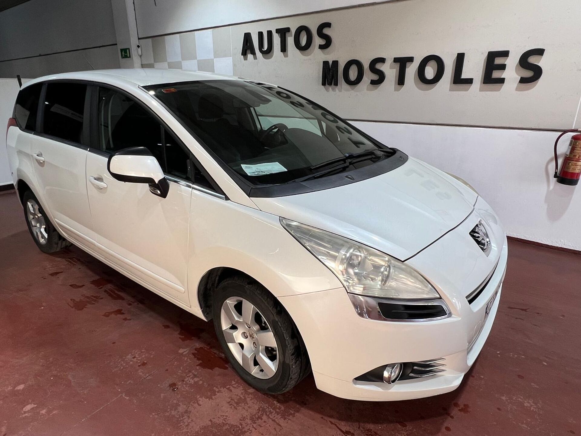 Imagen de PEUGEOT 5008