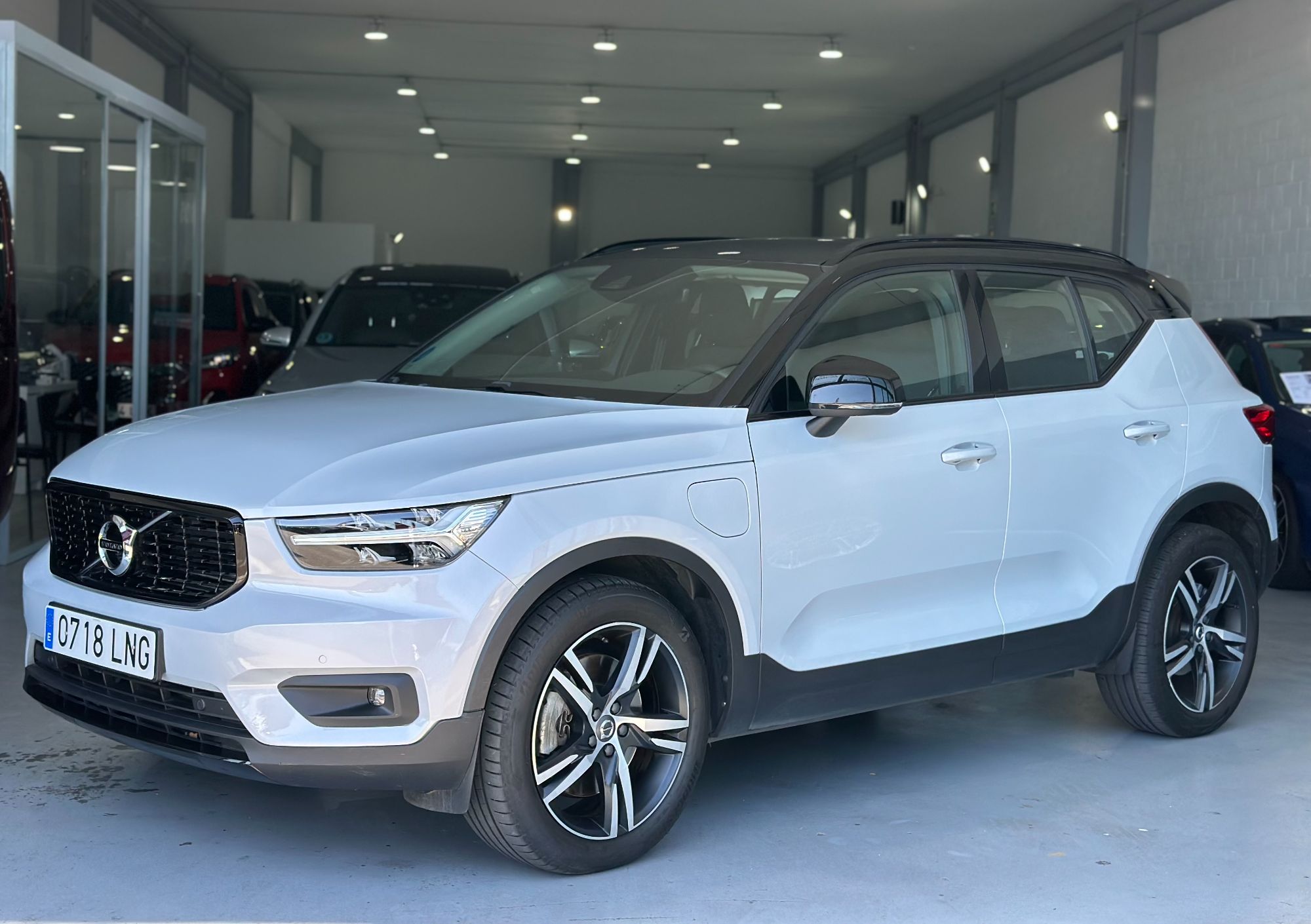 VOLVO XC40 (T4 Recharge R-Design Expression Aut.) en Vizcaya