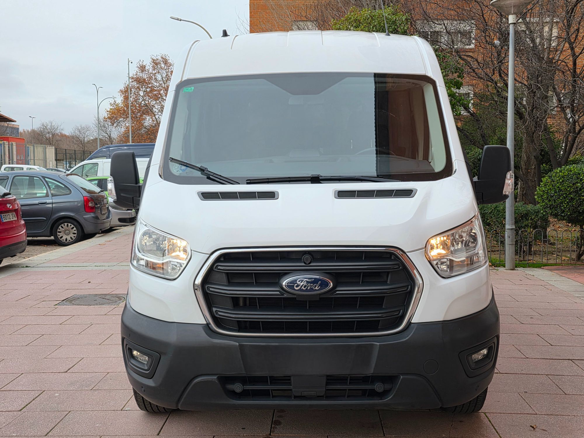 Foto del FORD Transit FT 330 EcoBlue Hybrid L2 Kombi Trend 130