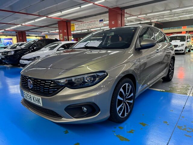 FIAT Tipo (1.4 T-Jet Gasolina/GLP Easy 88 kW (120 CV)) en Barcelona