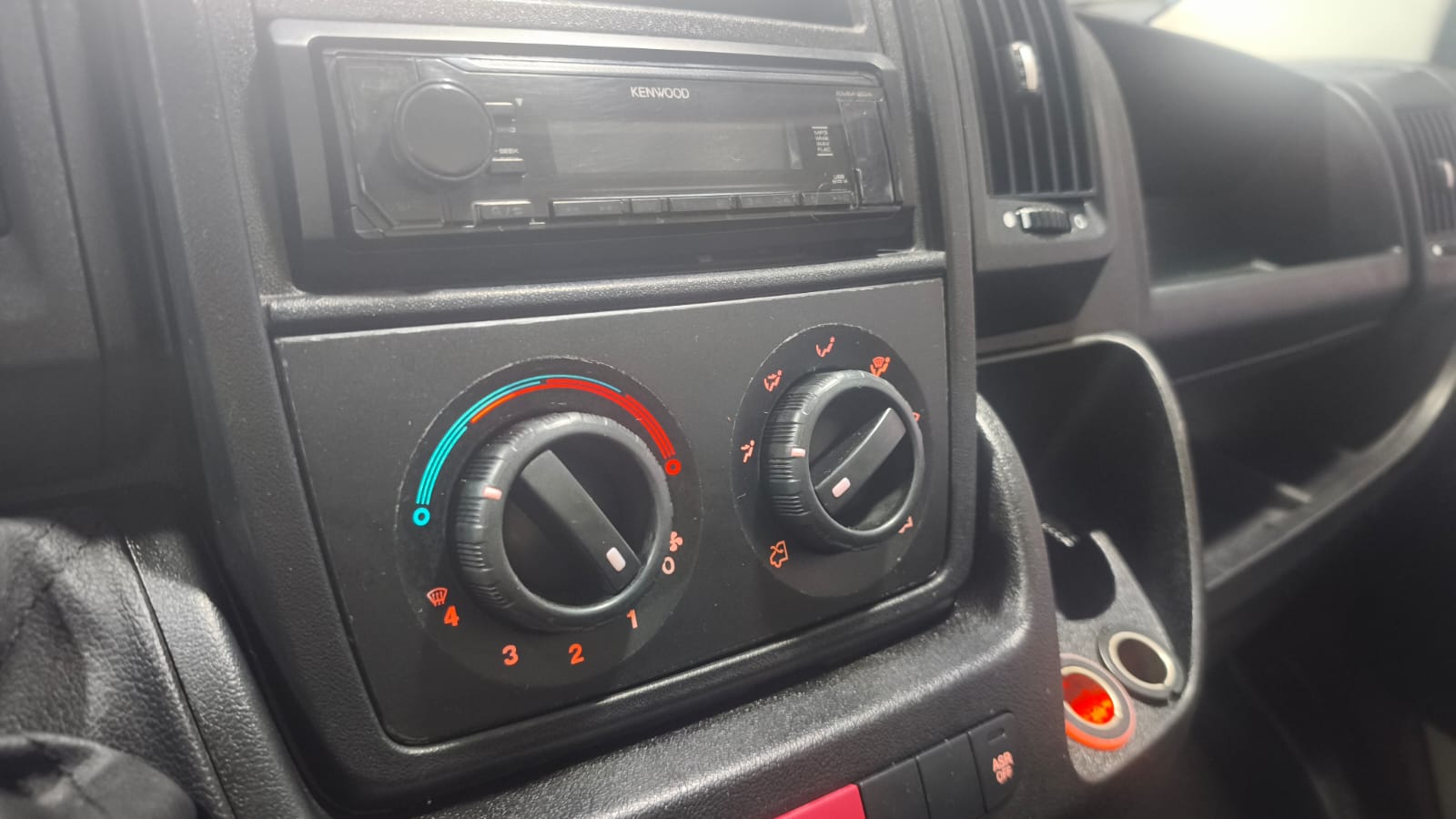 Foto del PEUGEOT Boxer Combi 2.0 BlueHDI 330 L1H1 130