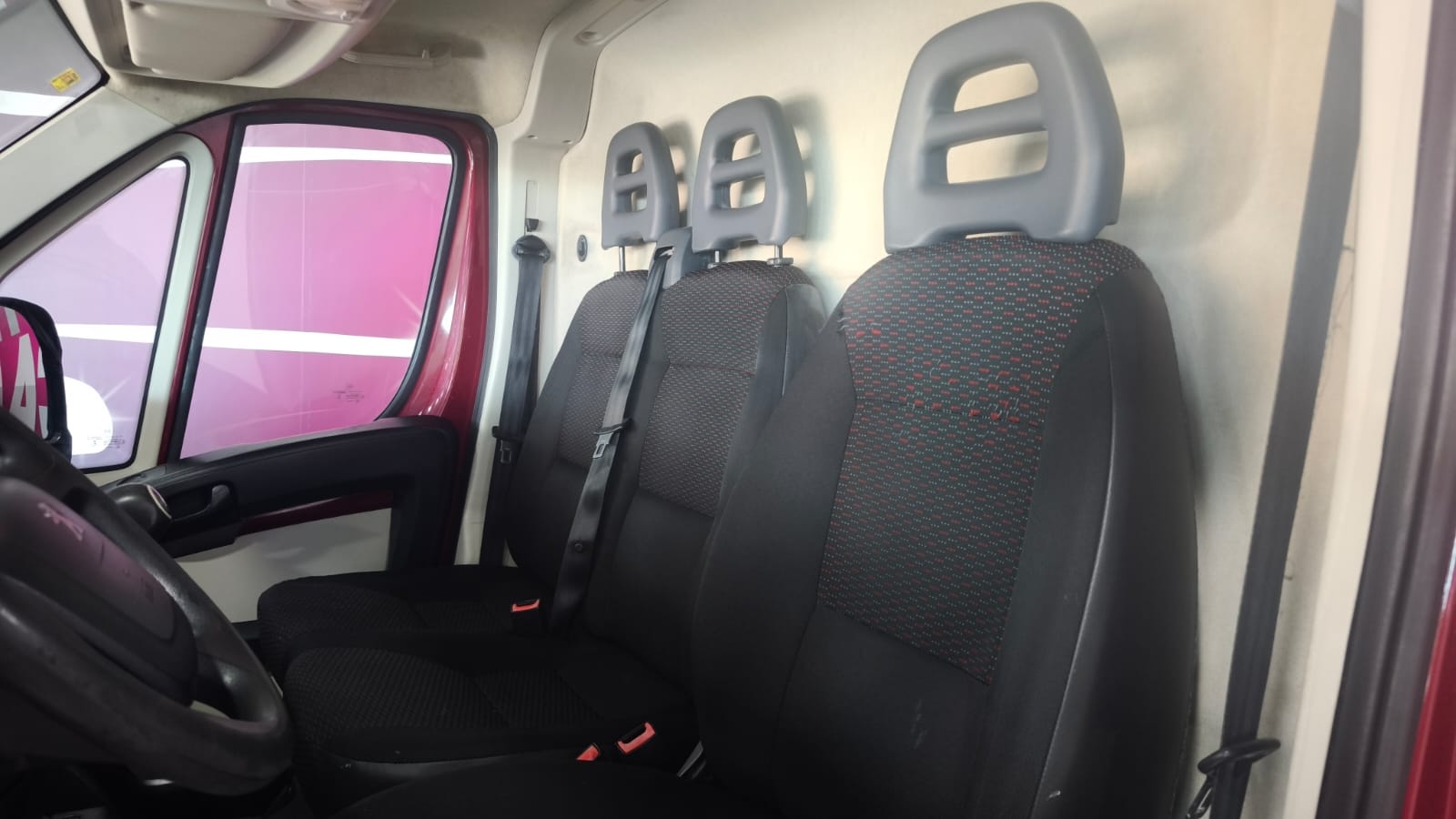 Foto del PEUGEOT Boxer Combi 2.0 BlueHDI 330 L1H1 130