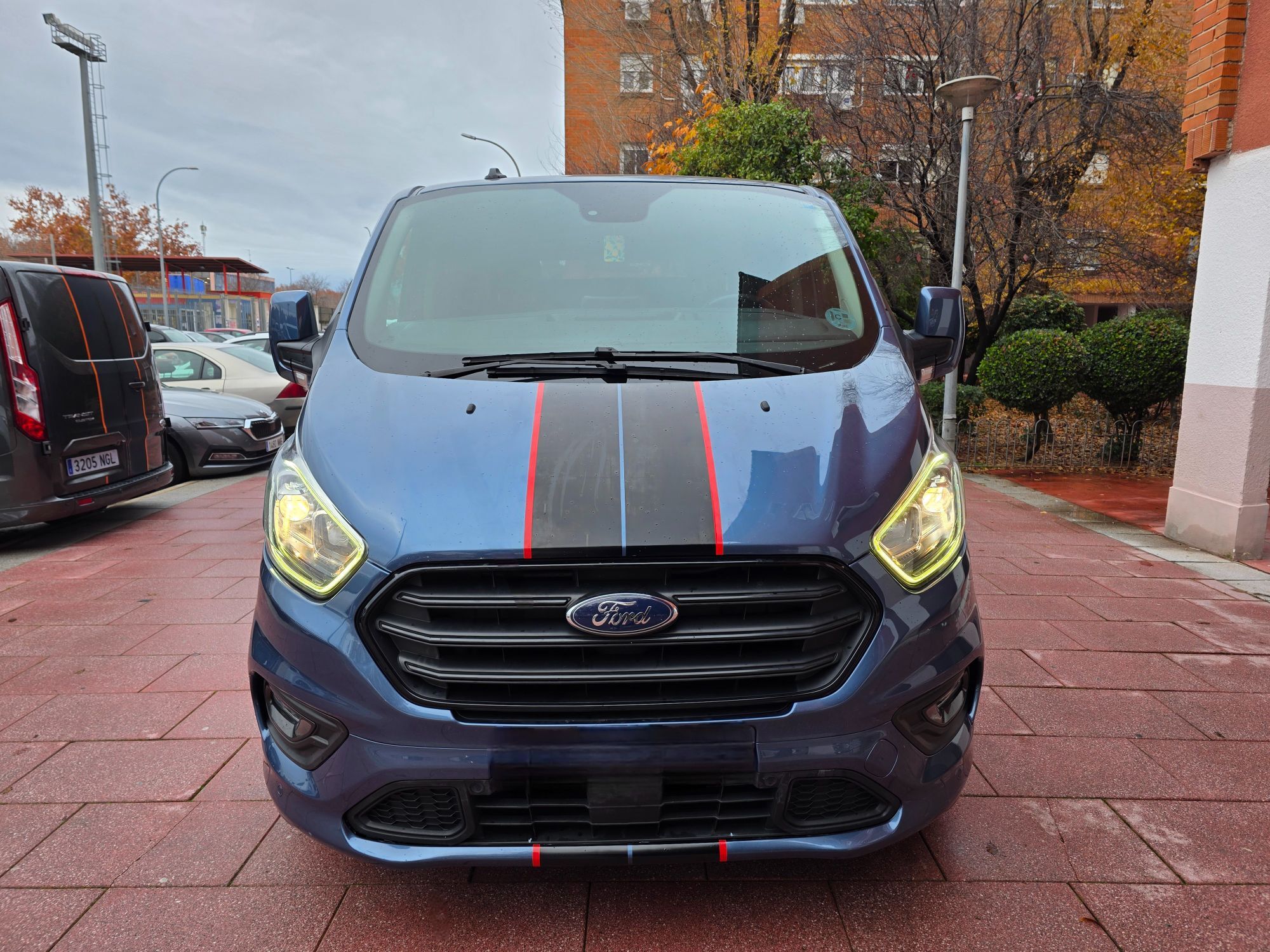 Foto del FORD Transit Custom FT 320 L1 Kombi Trend EcoBlue Aut. 170