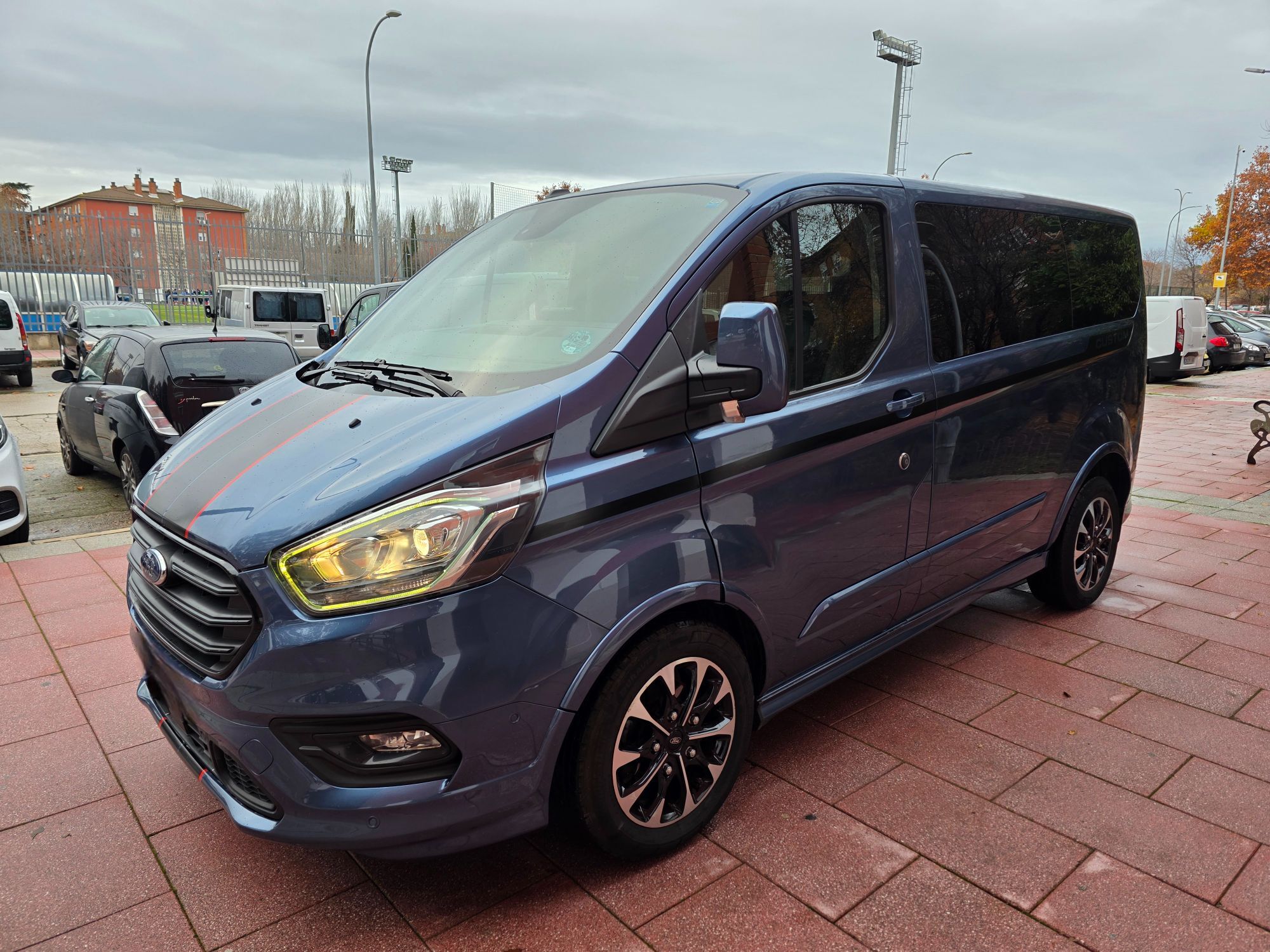 Foto del FORD Transit Custom FT 320 L1 Kombi Trend EcoBlue Aut. 170