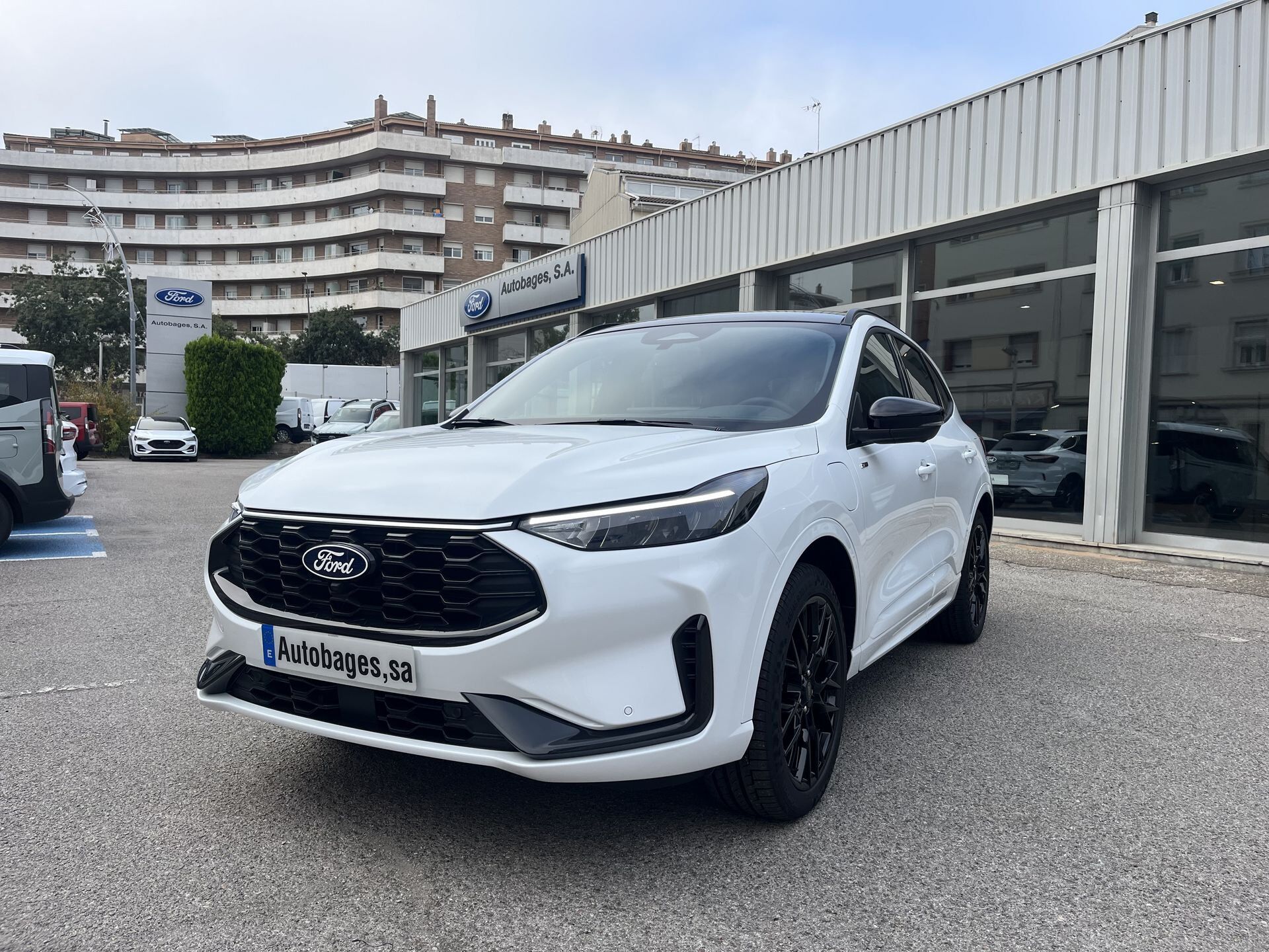 FORD Kuga (2.5 Duratec PHEV 243cv Auto ST-Line X) en Barcelona