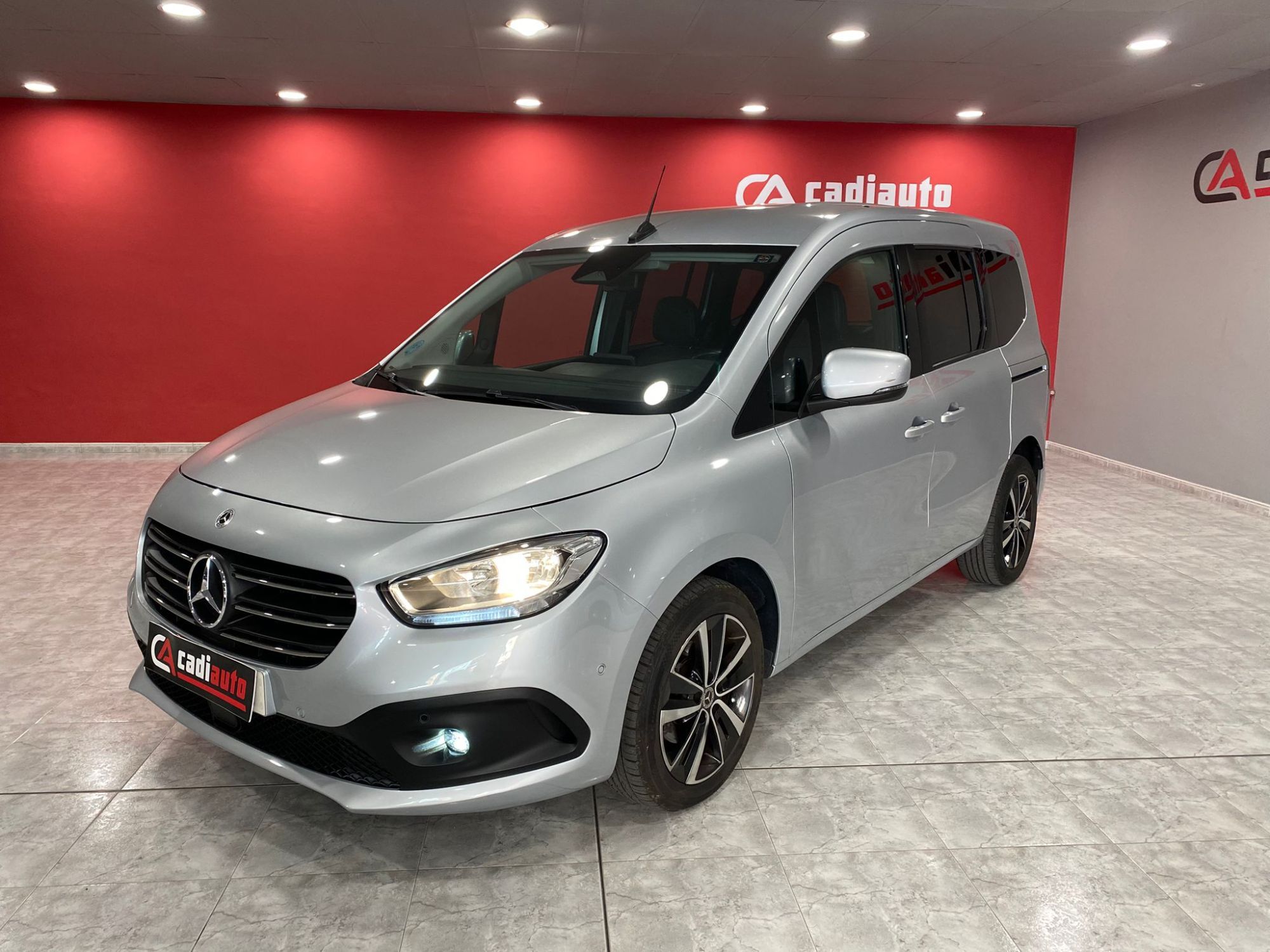 MERCEDES Clase T (180d 7G-DCT) en Barcelona