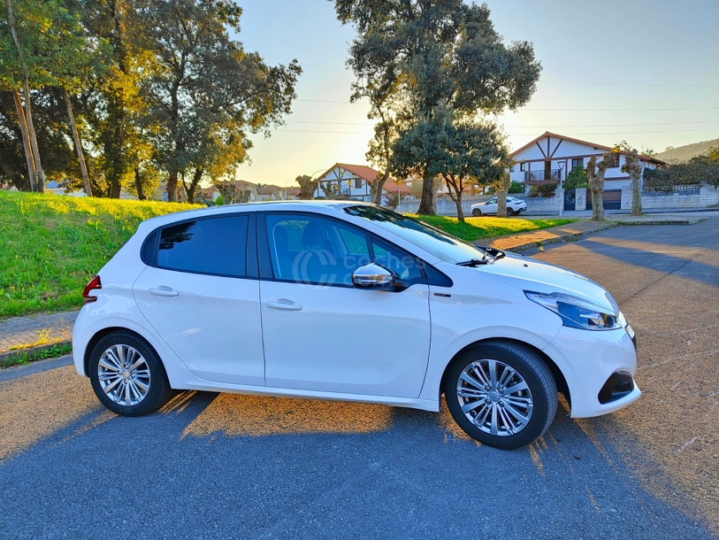Foto del PEUGEOT 208 1.2 PureTech S&S Signature 82