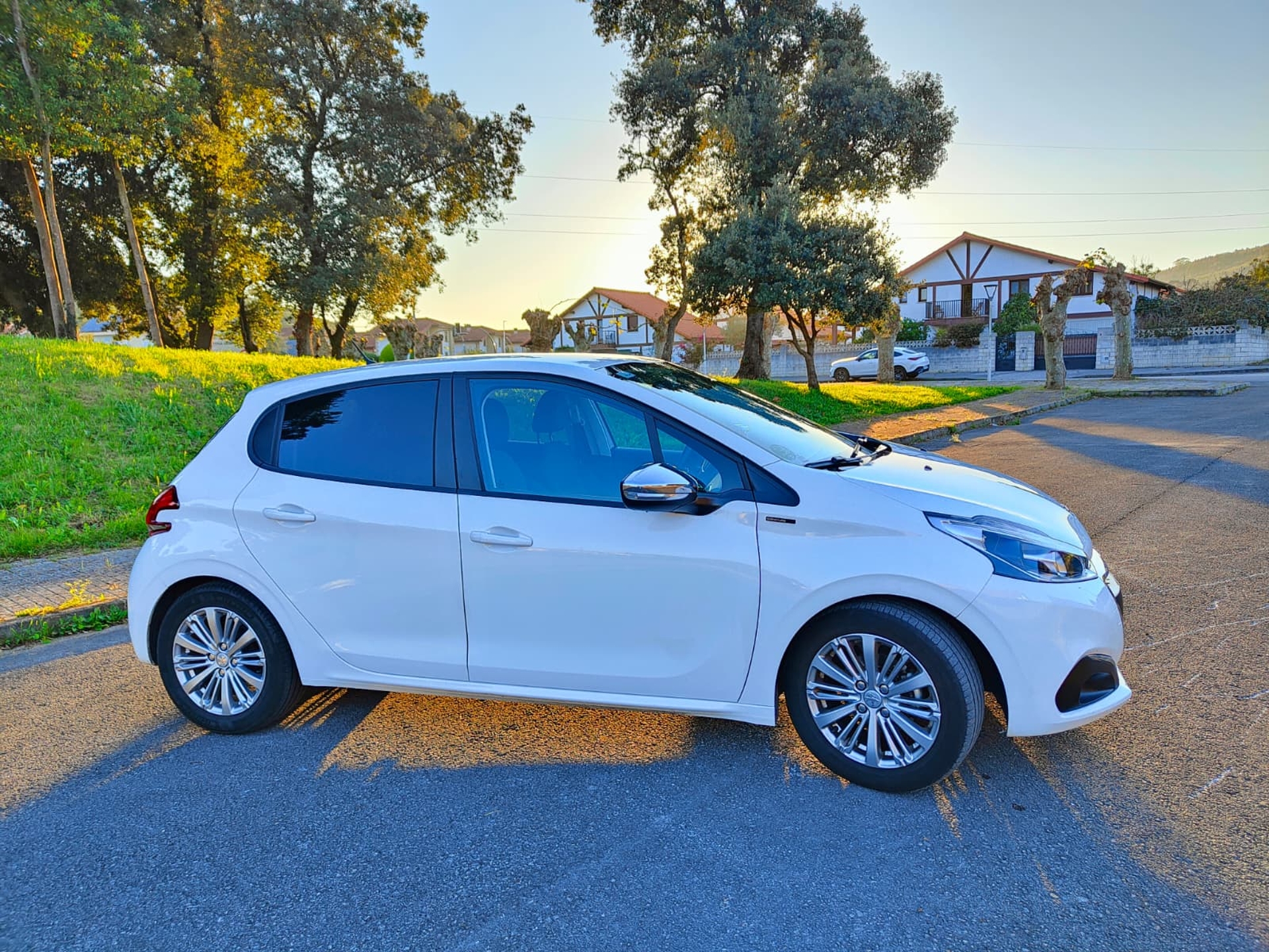 Imagen de PEUGEOT 208
