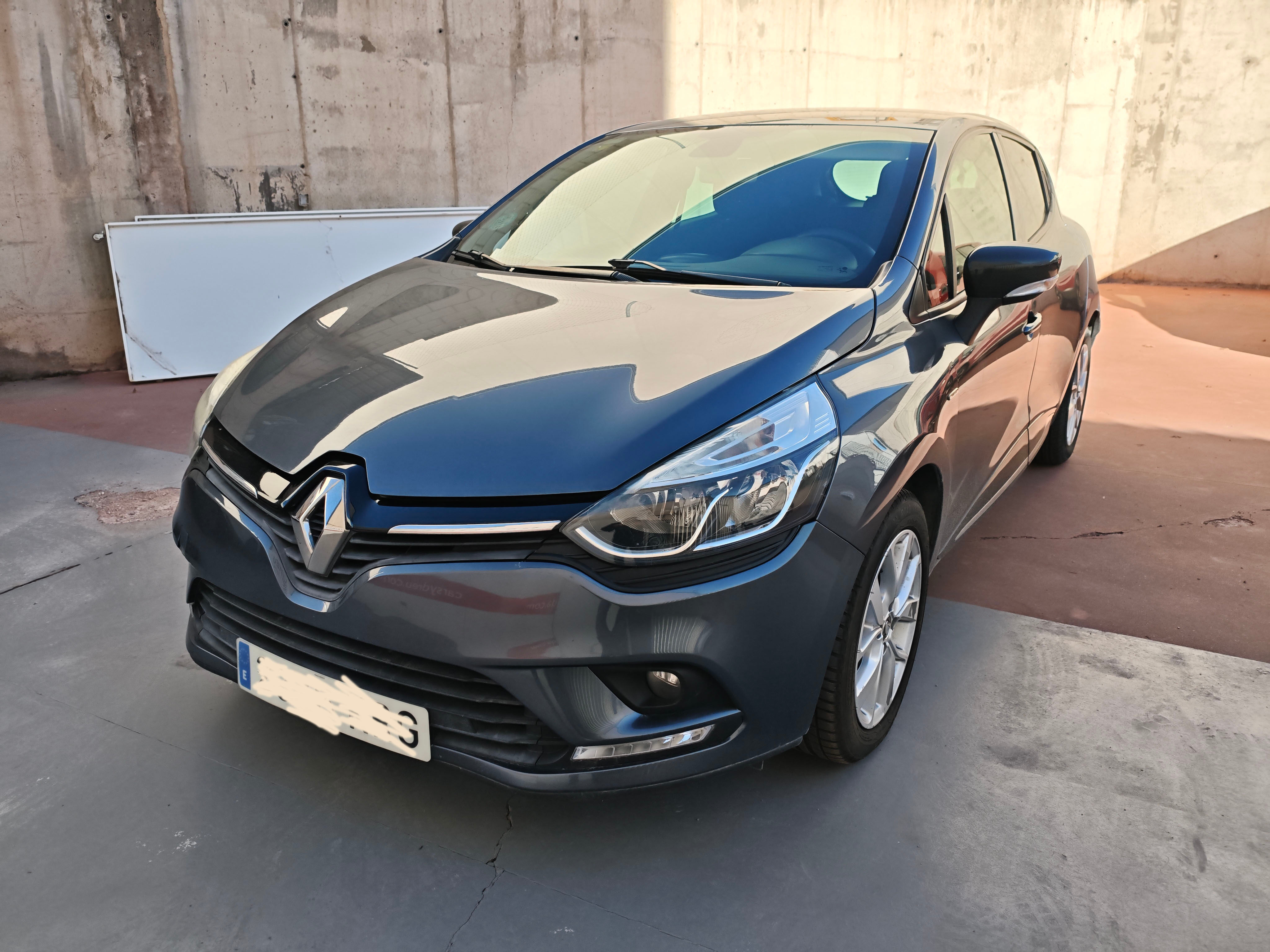 RENAULT Clio (Limited TCe 66kW (90CV) -18) en Madrid