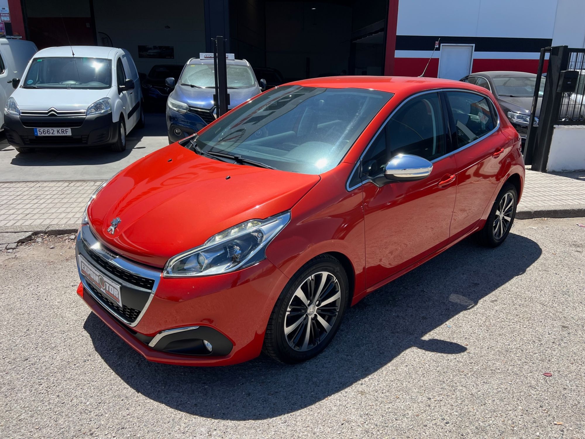 PEUGEOT 208 (1.2 PureTech S&S Allure 110) en Jaén