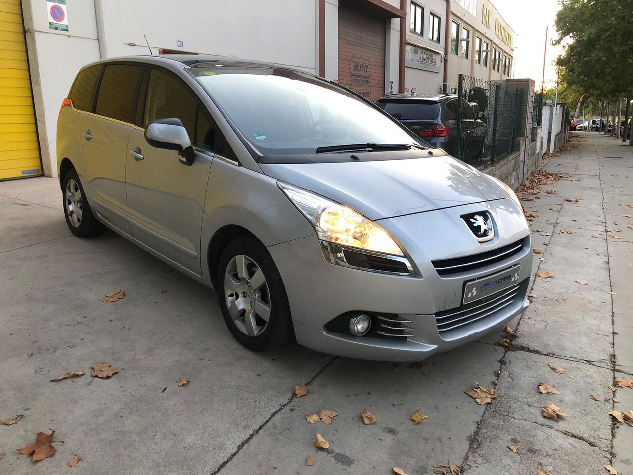 PEUGEOT 5008 (PEUGEOT 5008 1.6 HDI 110 cv) en Tarragona