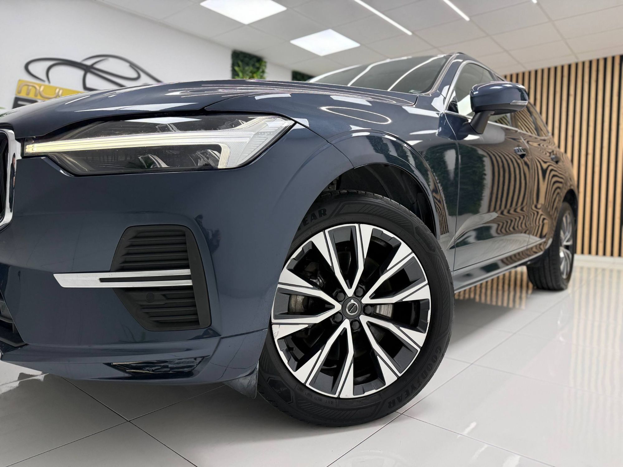 Foto del VOLVO XC60 B4 Momentum Pro FWD Aut.