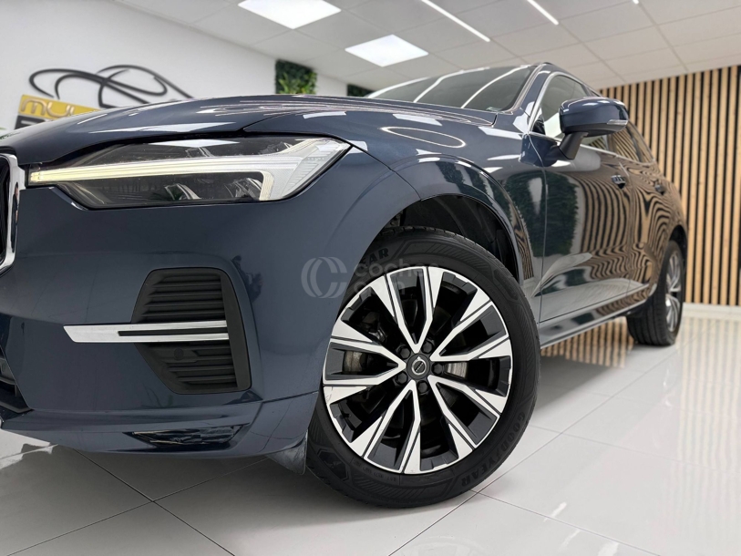 Foto del VOLVO XC60 B4 Momentum Pro FWD Aut.