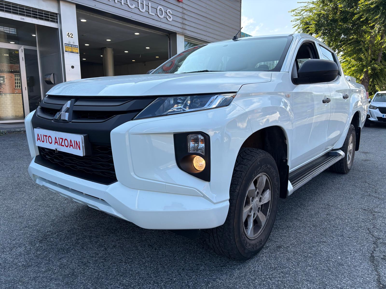 MITSUBISHI L200 (2.2DI-D Doble Cabina M-PRO) en Navarra