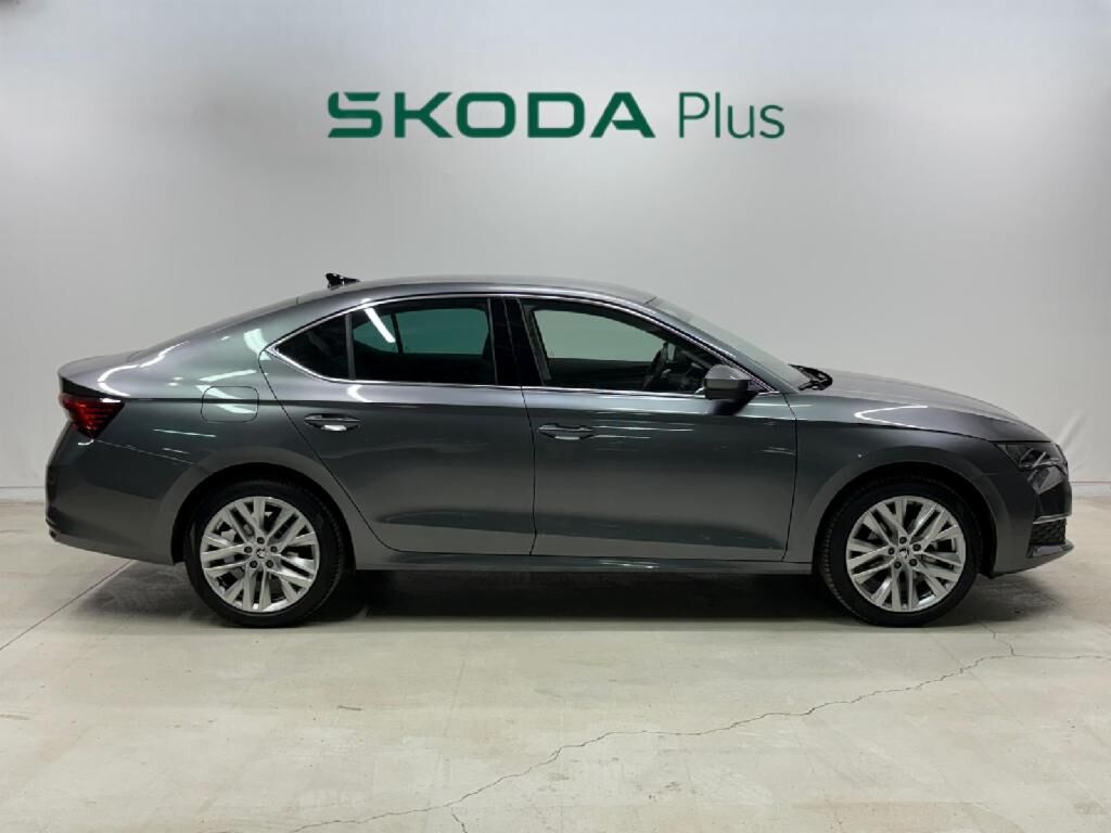 Foto del SKODA Octavia 1.5 TSI MHEV Design DSG7 110kW