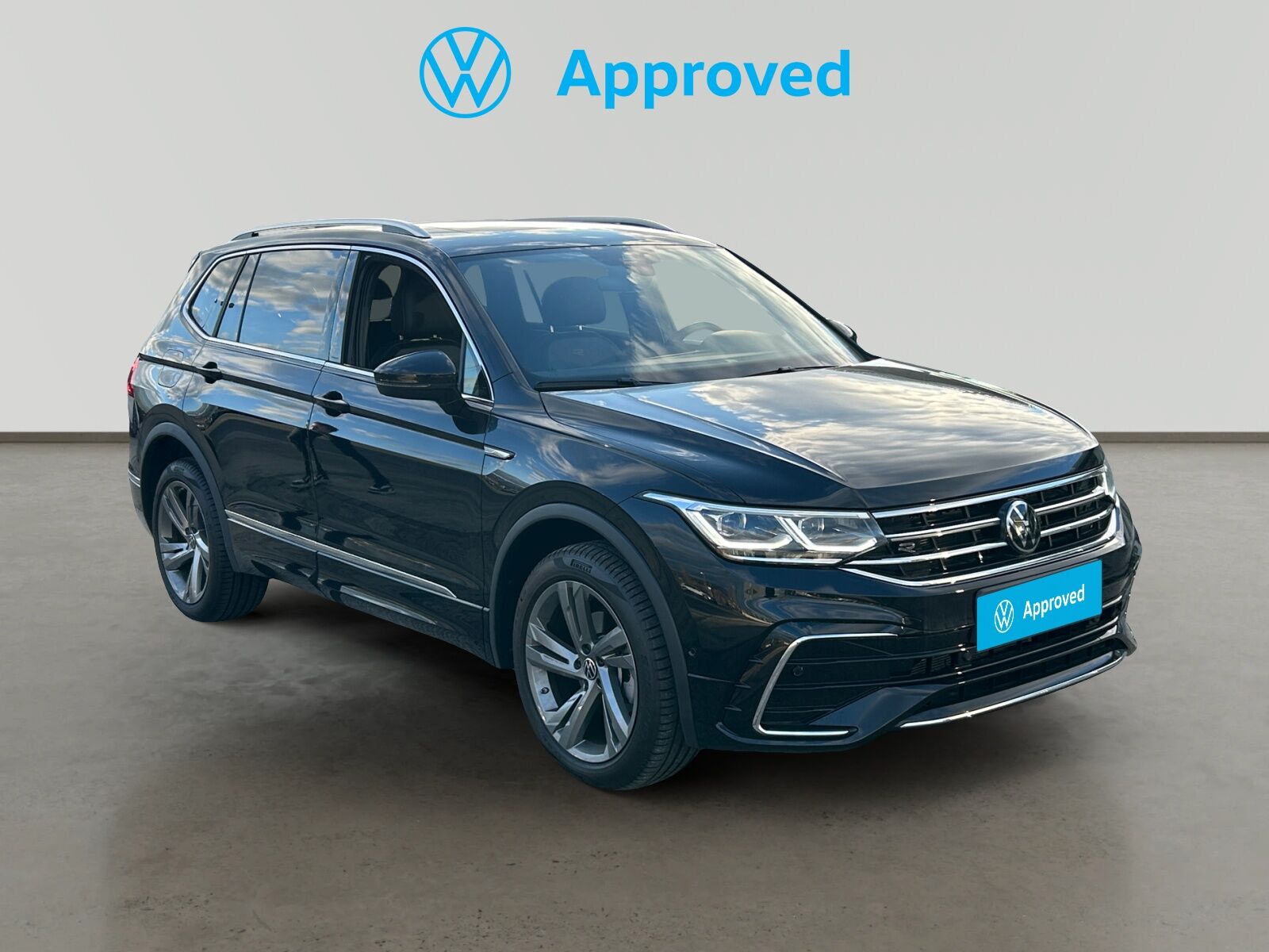 VOLKSWAGEN Tiguan (2.0 TDI 110KW R-LINE DSG 5P 5 PLAZAS) en Navarra