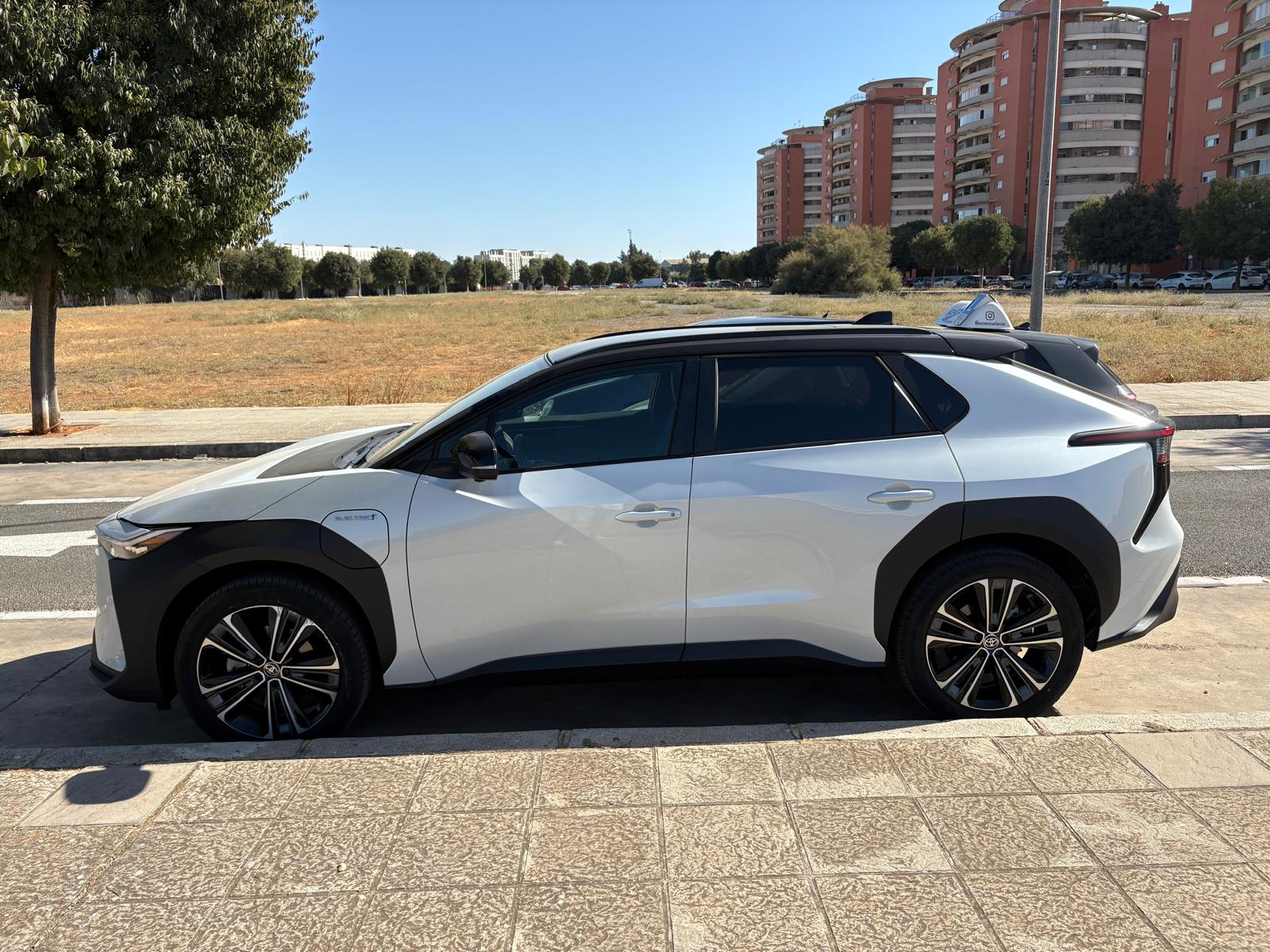 Foto del TOYOTA bZ4X 220E 4X4 Style Plus