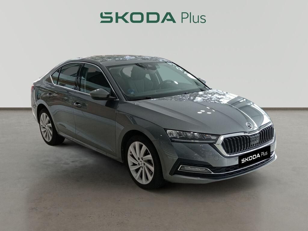SKODA Octavia (1.4 TSI iV P-HEV Selection DSG 150 kW (204 CV)) en Madrid