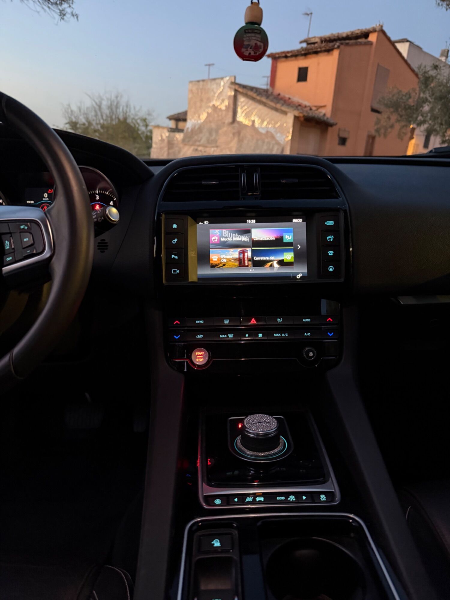 Foto del JAGUAR F-Pace 2.0i4D Portfolio Aut. AWD 180